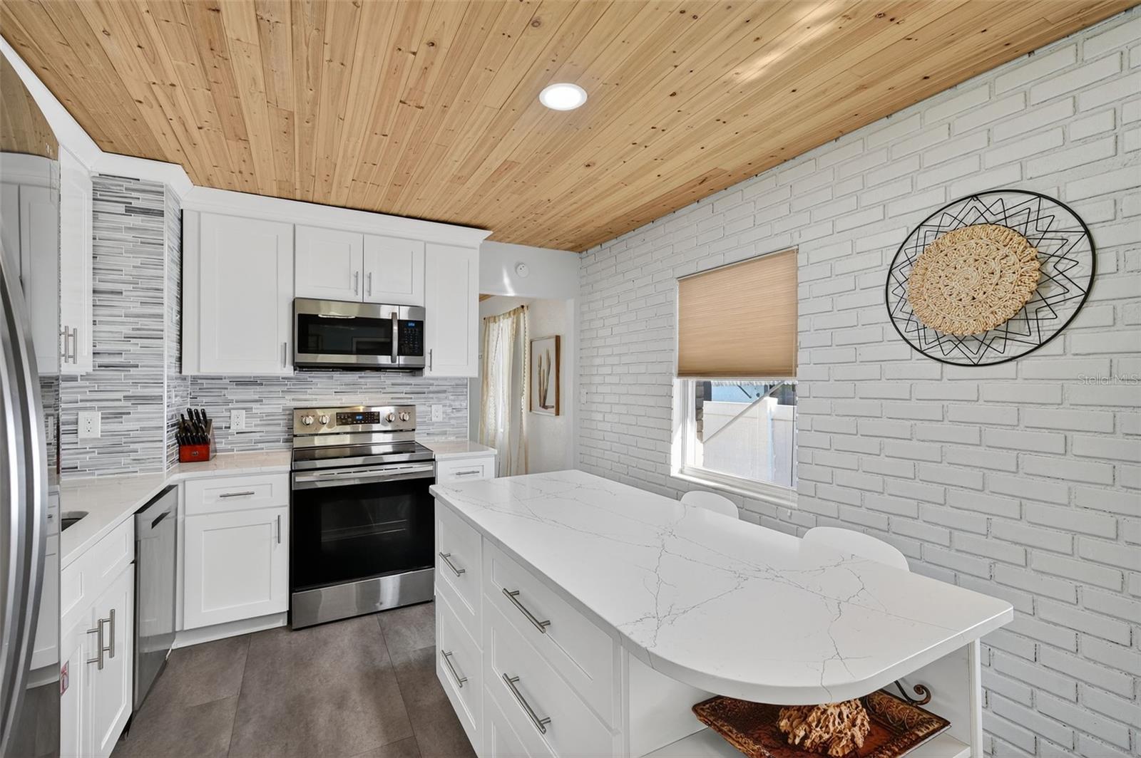 THIRTIETH AVE SUB EXTENTION - Residential Lease