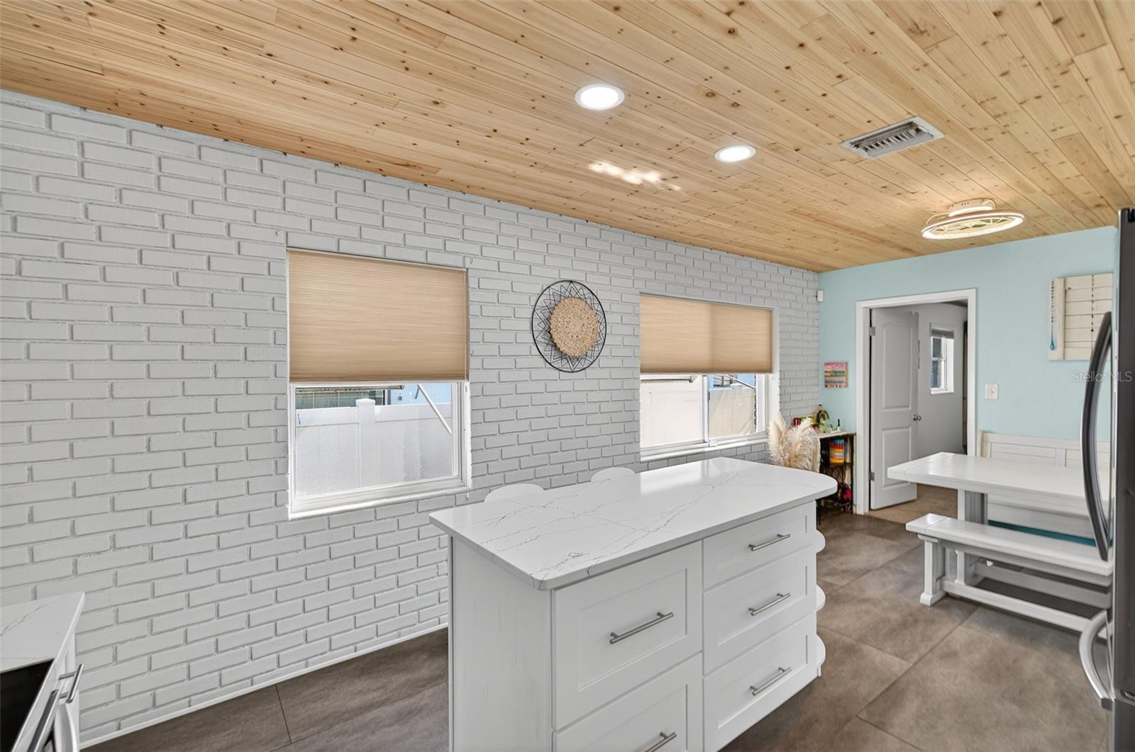 THIRTIETH AVE SUB EXTENTION - Residential Lease