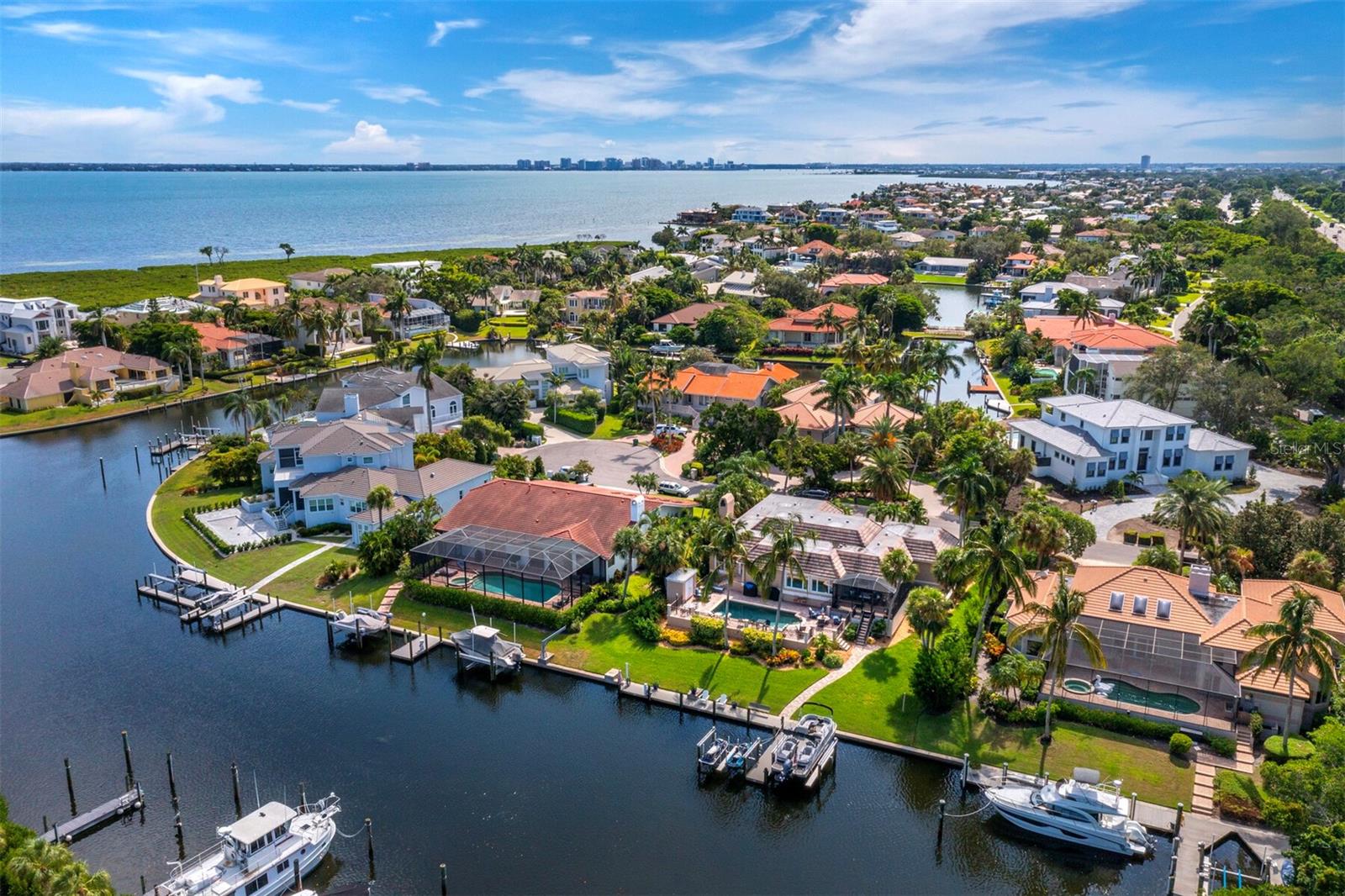 BAY ISLES - Residential