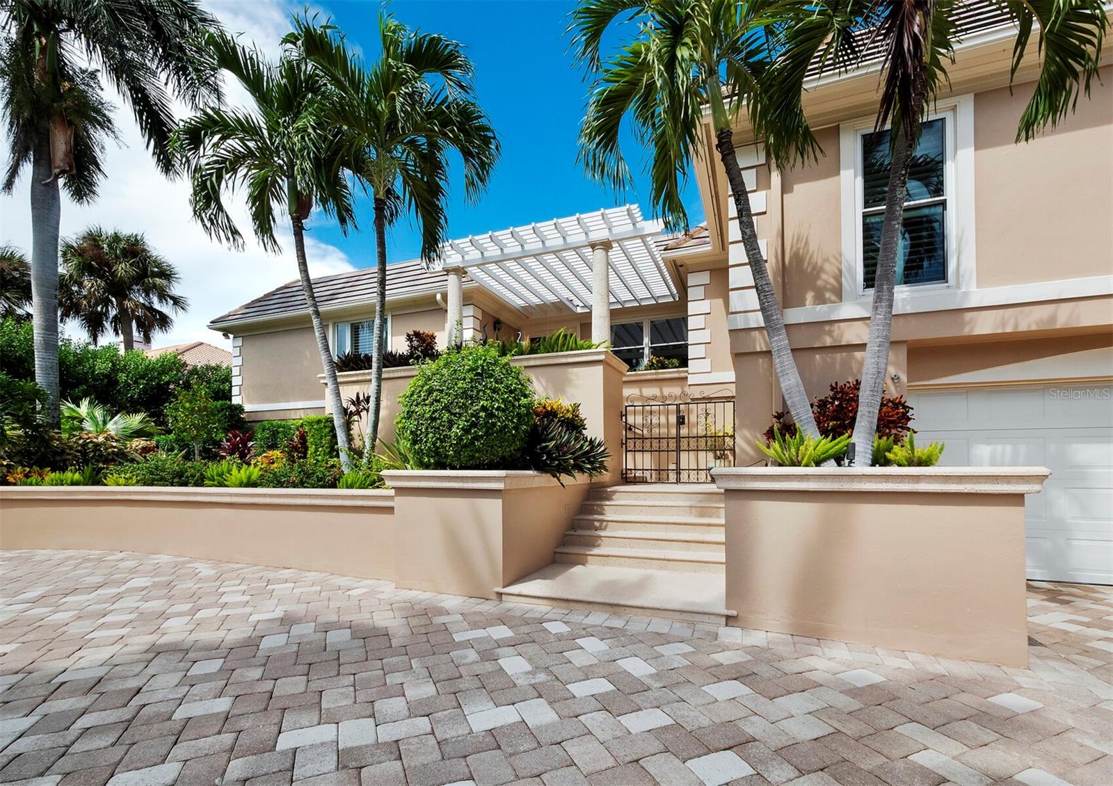 BAY ISLES - Residential