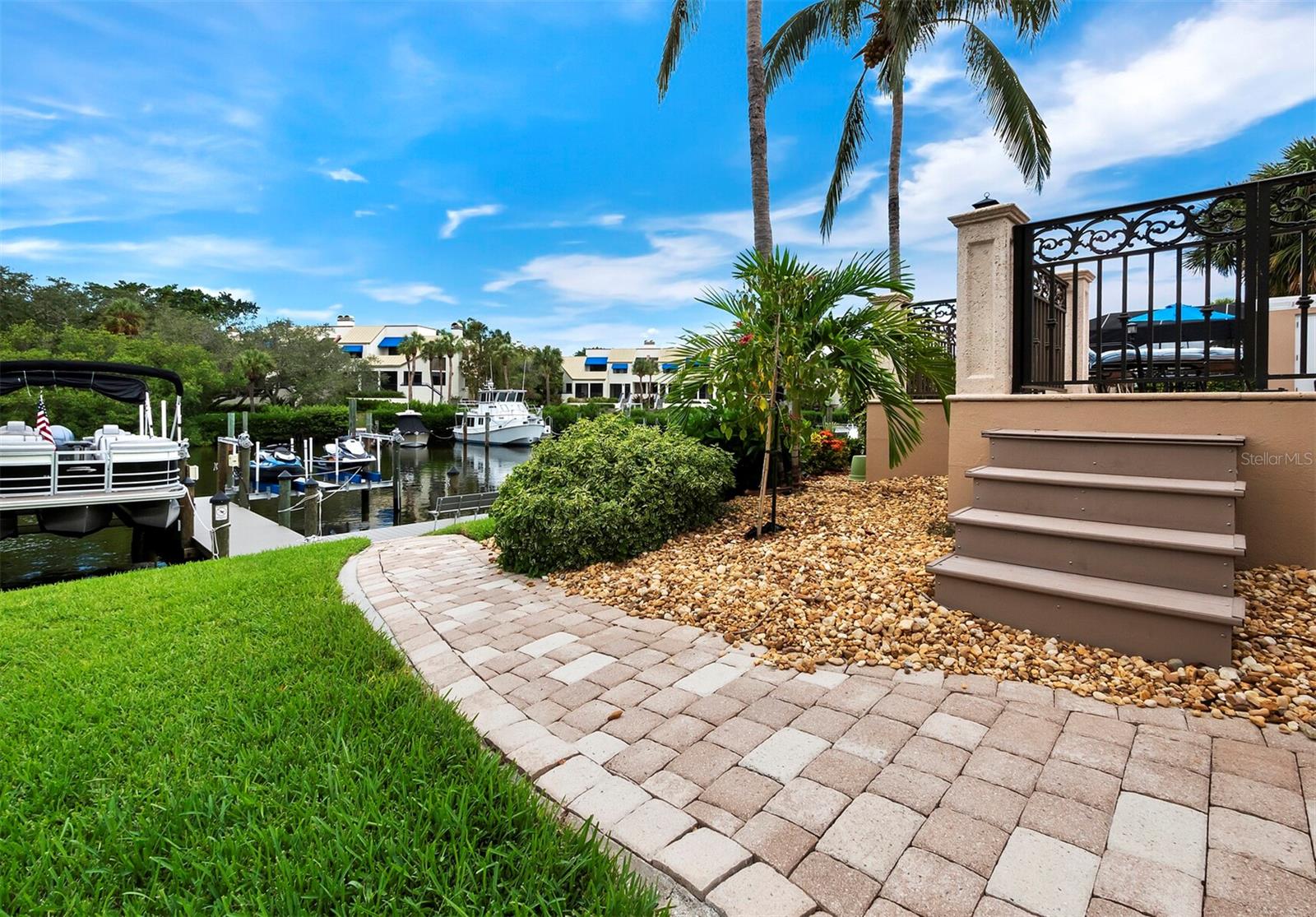 BAY ISLES - Residential