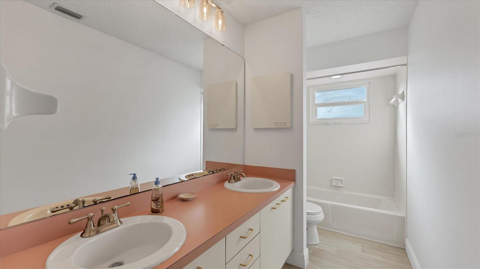 COUNTRY OAKS - Residential