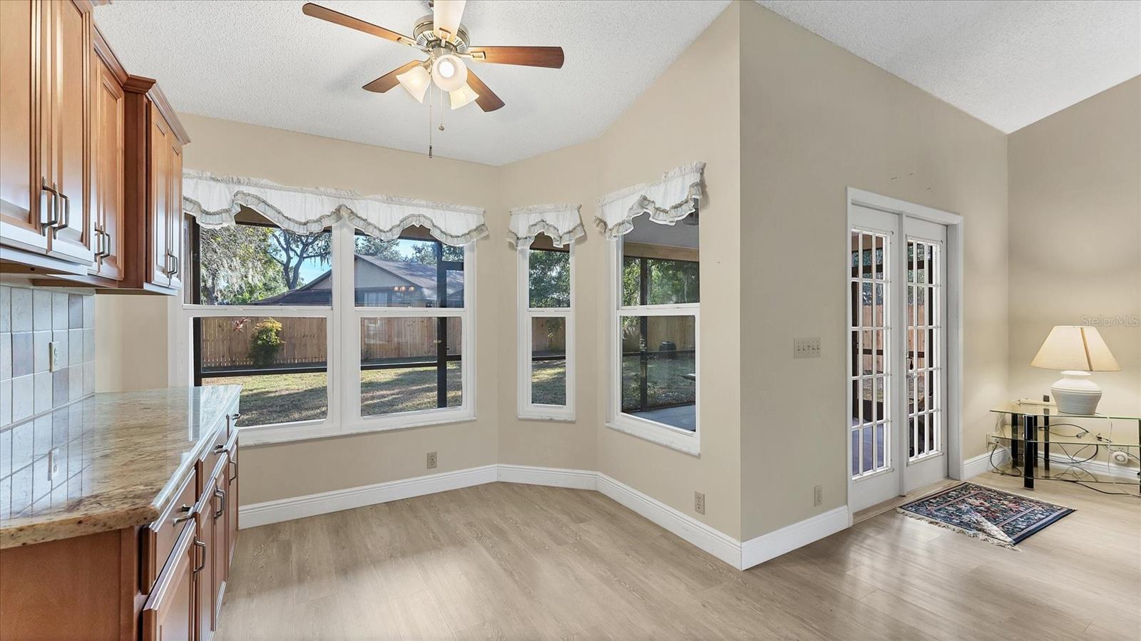 COUNTRY OAKS - Residential