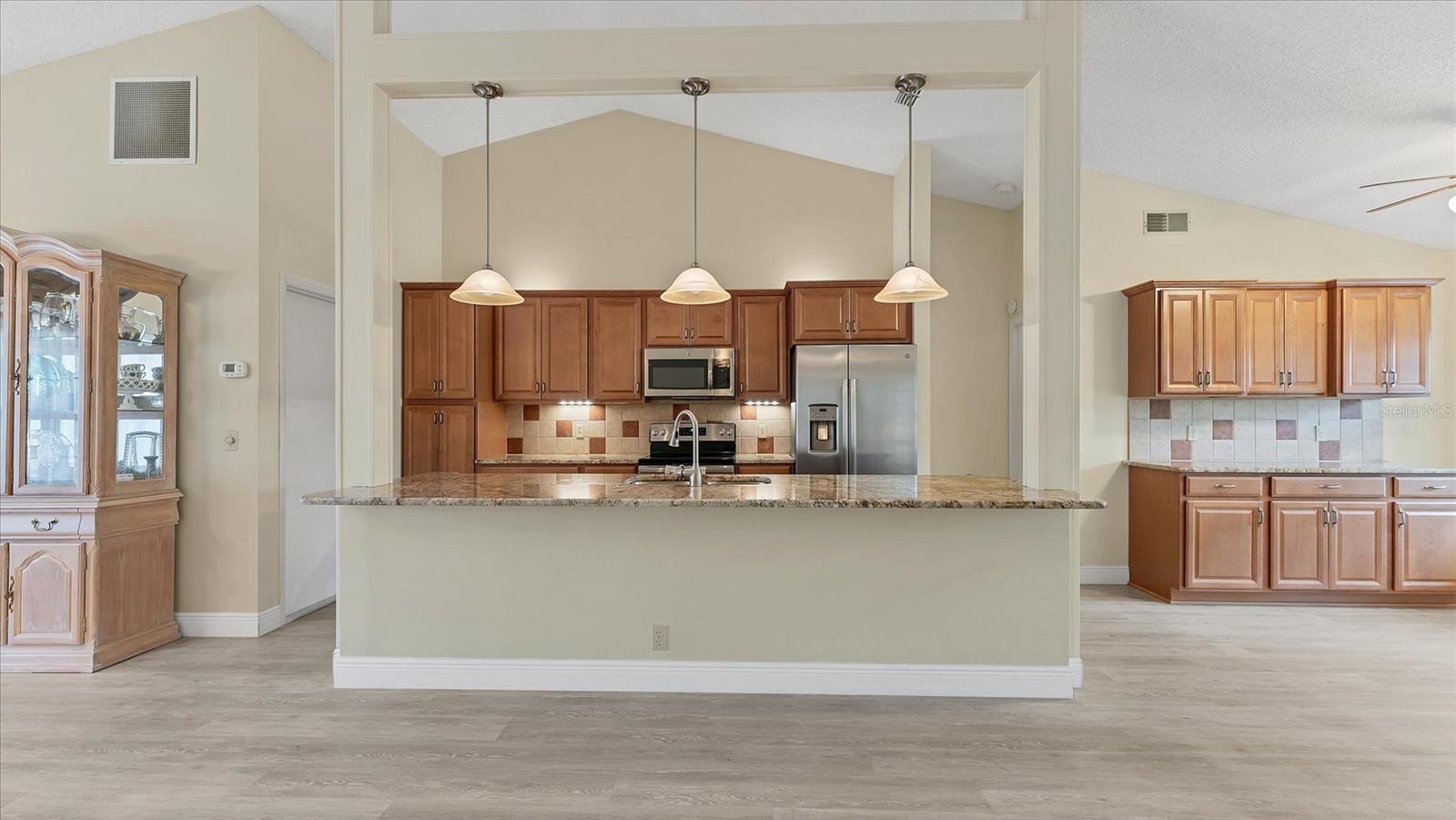 COUNTRY OAKS - Residential