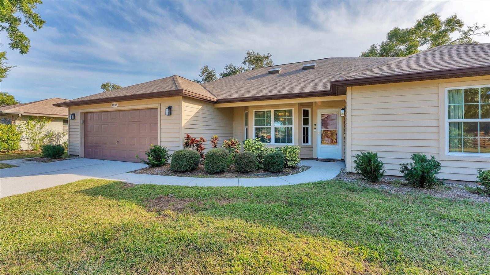 COUNTRY OAKS - Residential