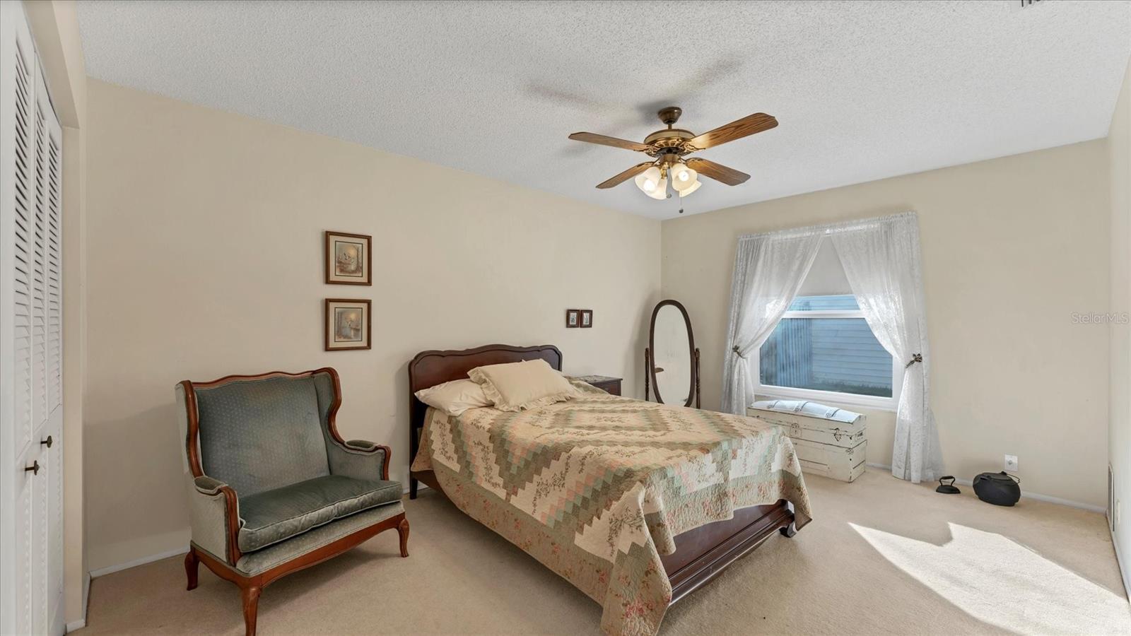 COUNTRY OAKS - Residential