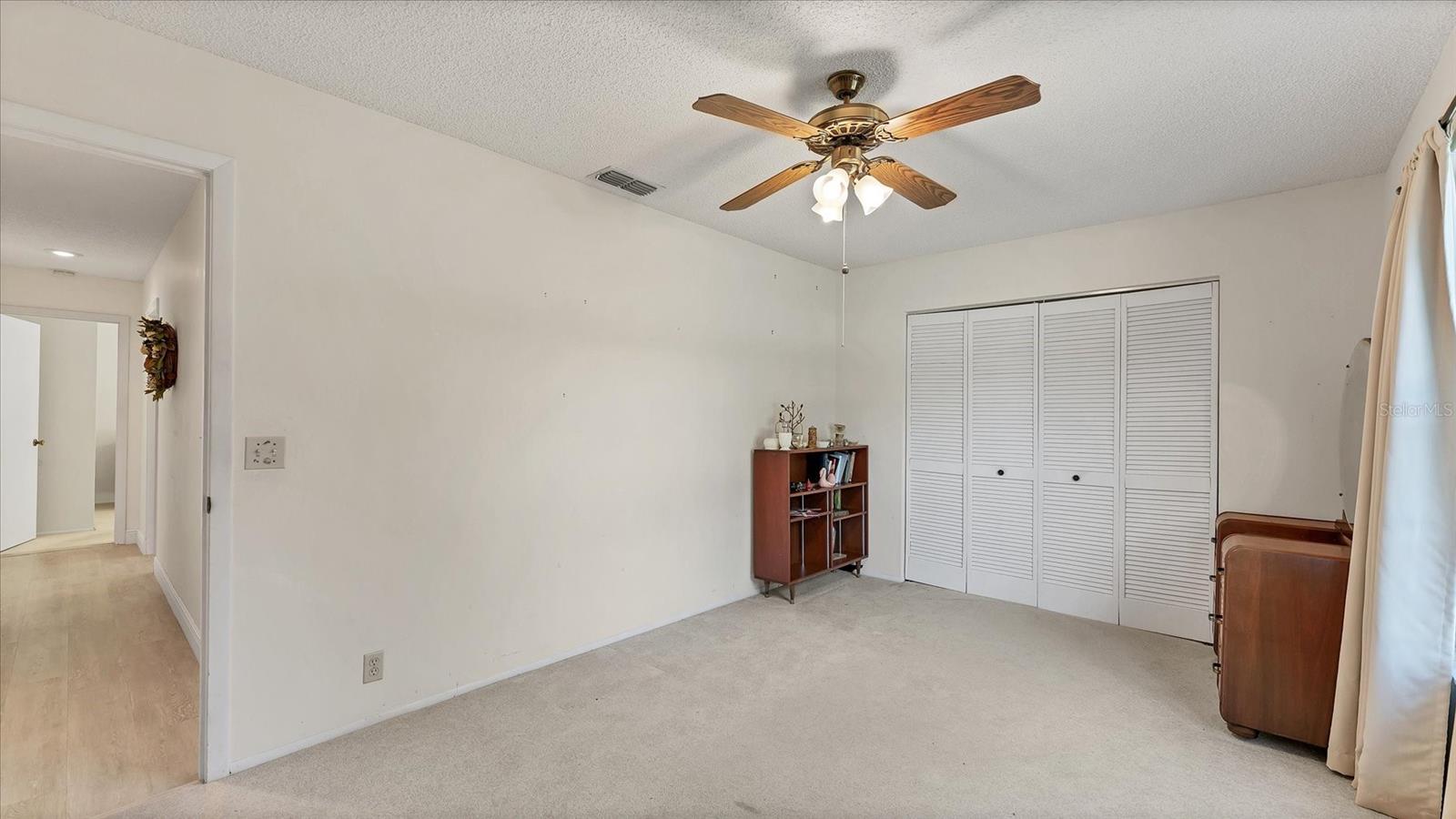 COUNTRY OAKS - Residential