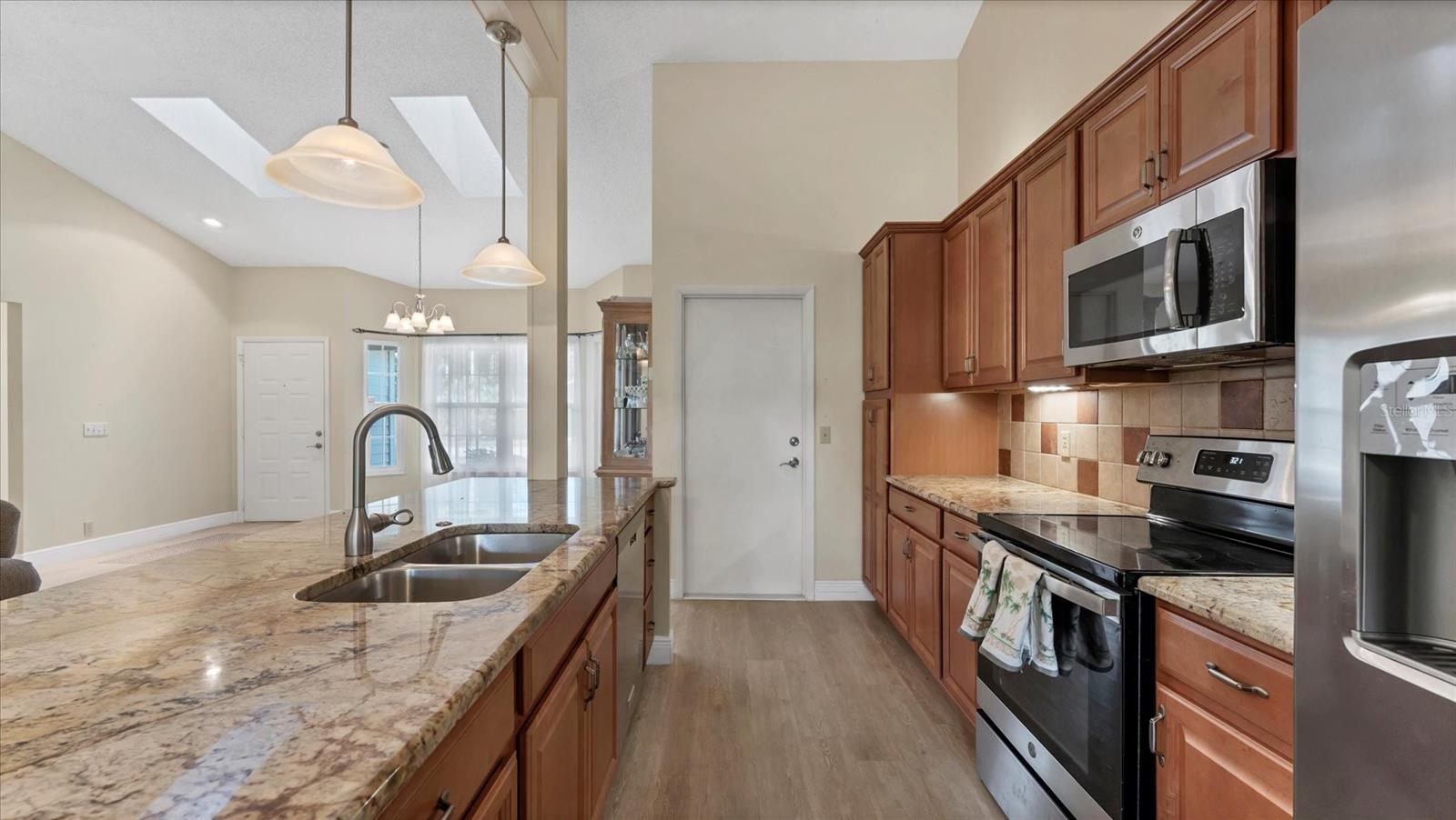 COUNTRY OAKS - Residential