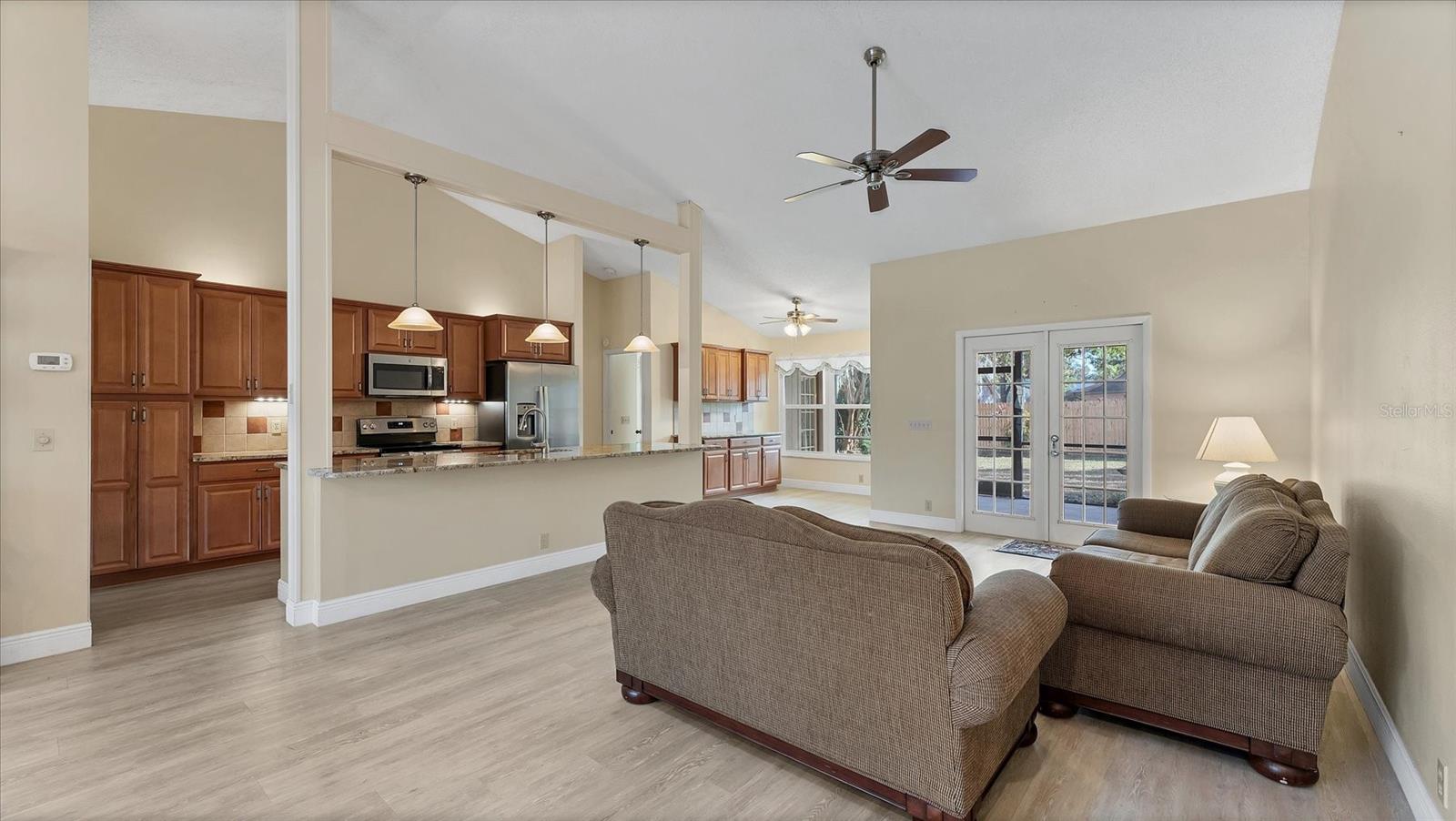 COUNTRY OAKS - Residential