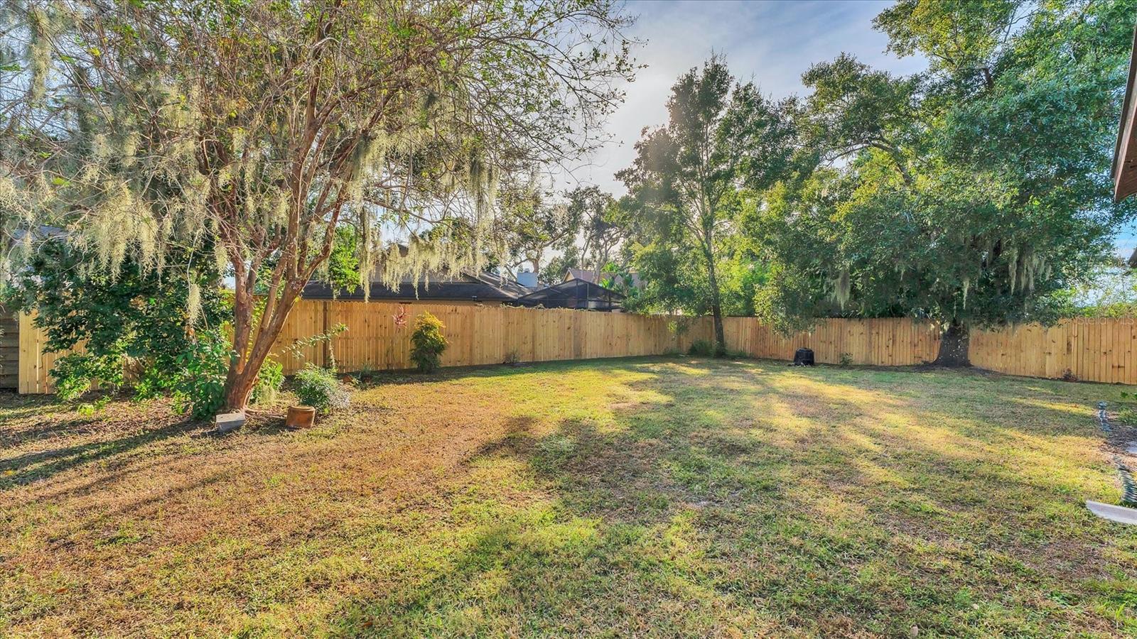 COUNTRY OAKS - Residential