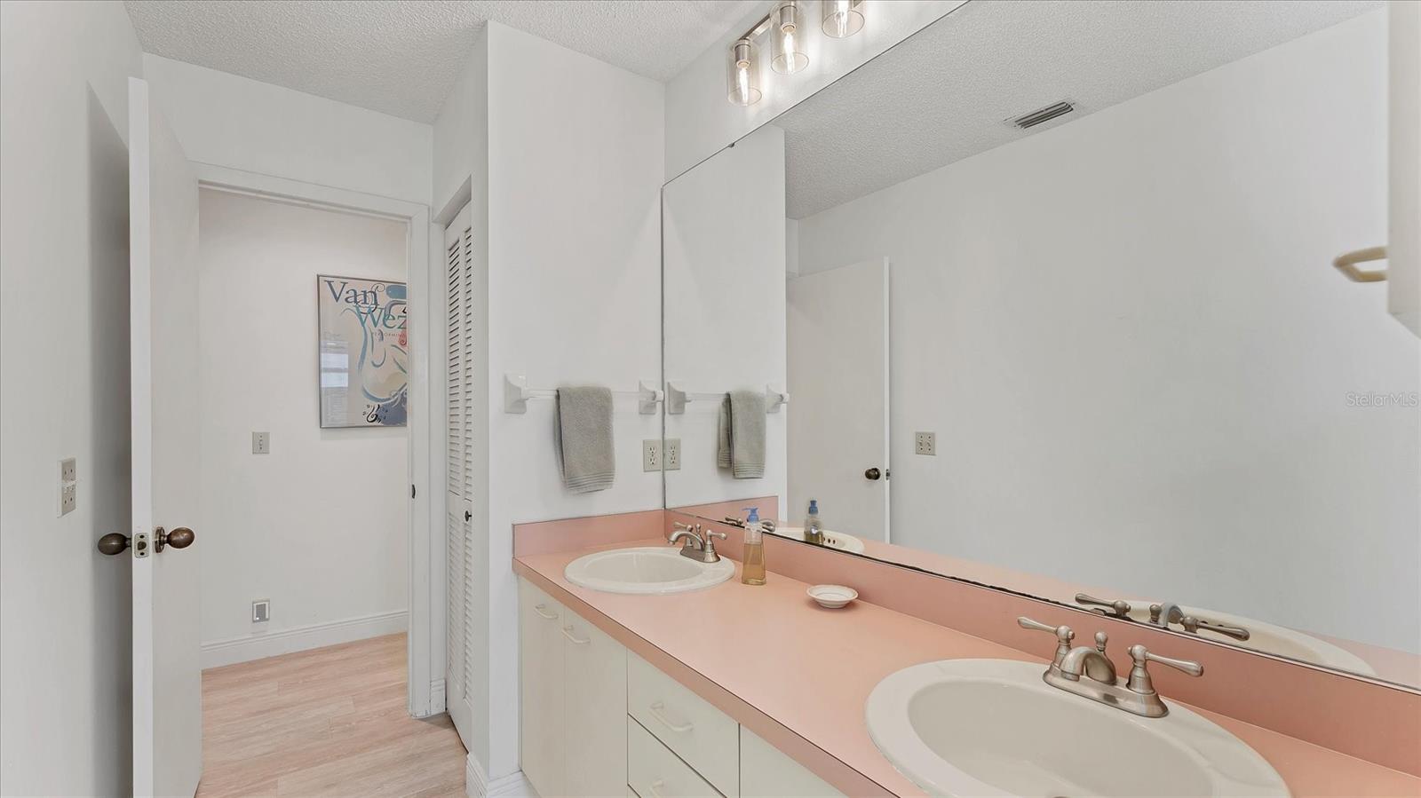 COUNTRY OAKS - Residential