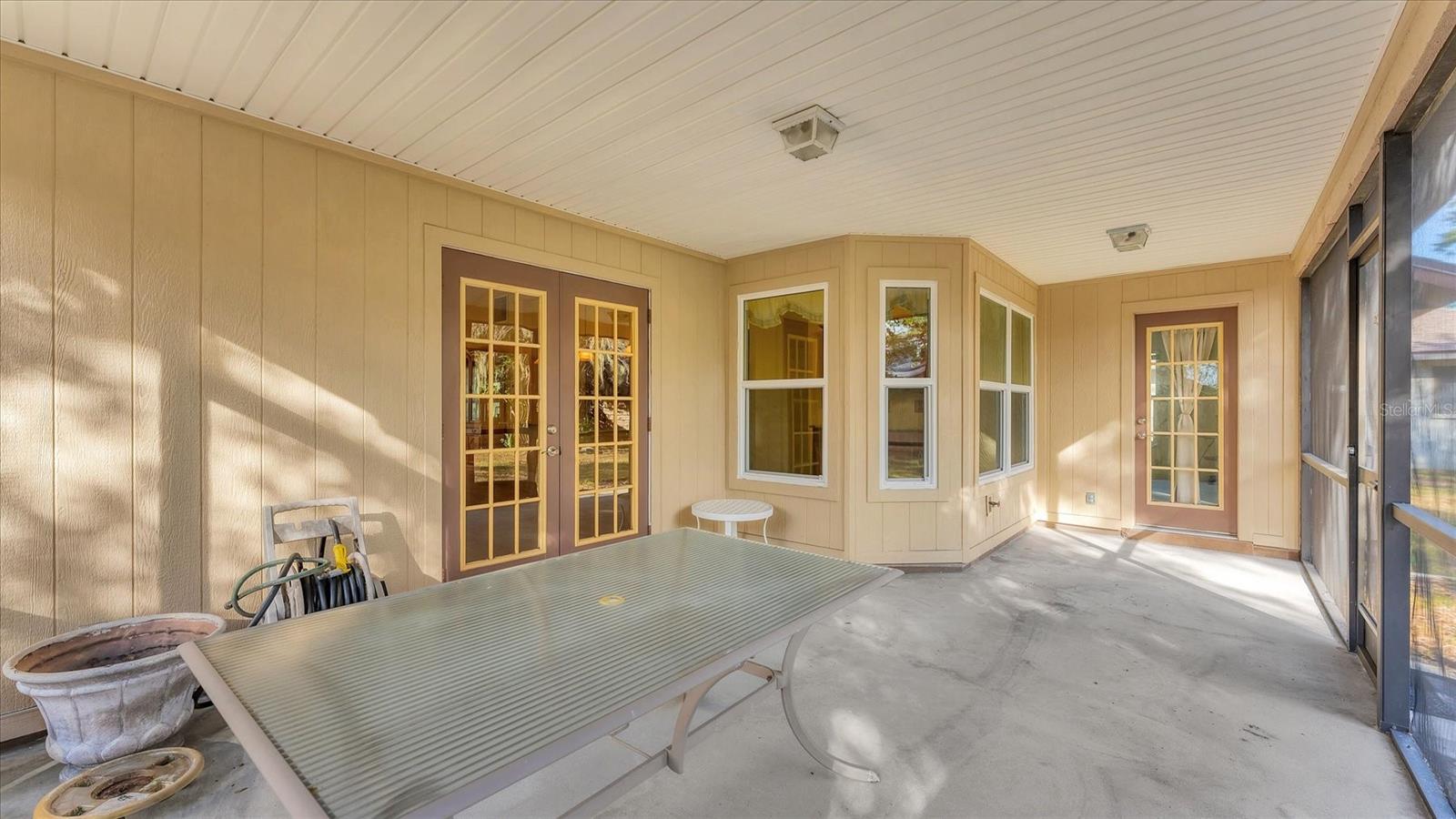 COUNTRY OAKS - Residential