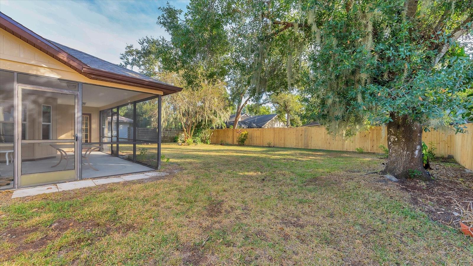 COUNTRY OAKS - Residential