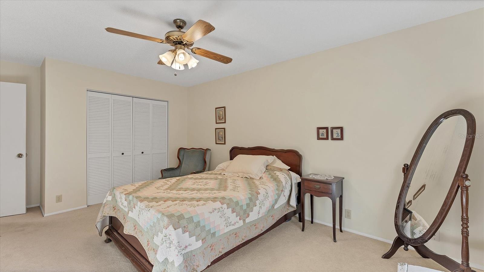 COUNTRY OAKS - Residential