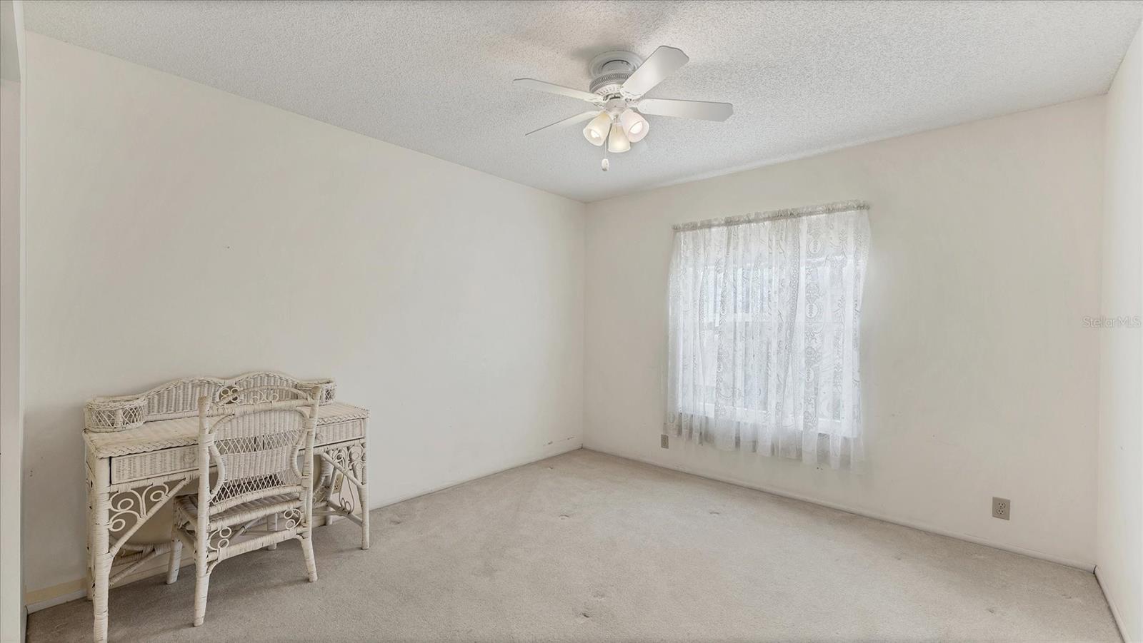 COUNTRY OAKS - Residential