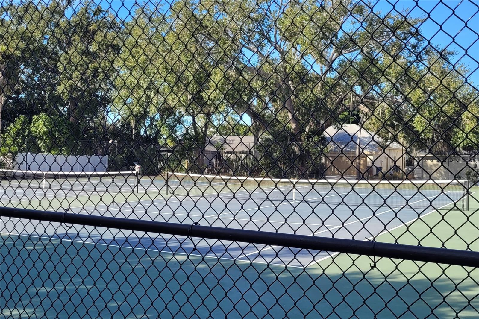 COUNTRY OAKS - Residential