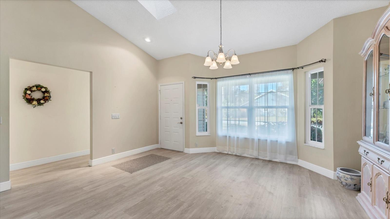 COUNTRY OAKS - Residential