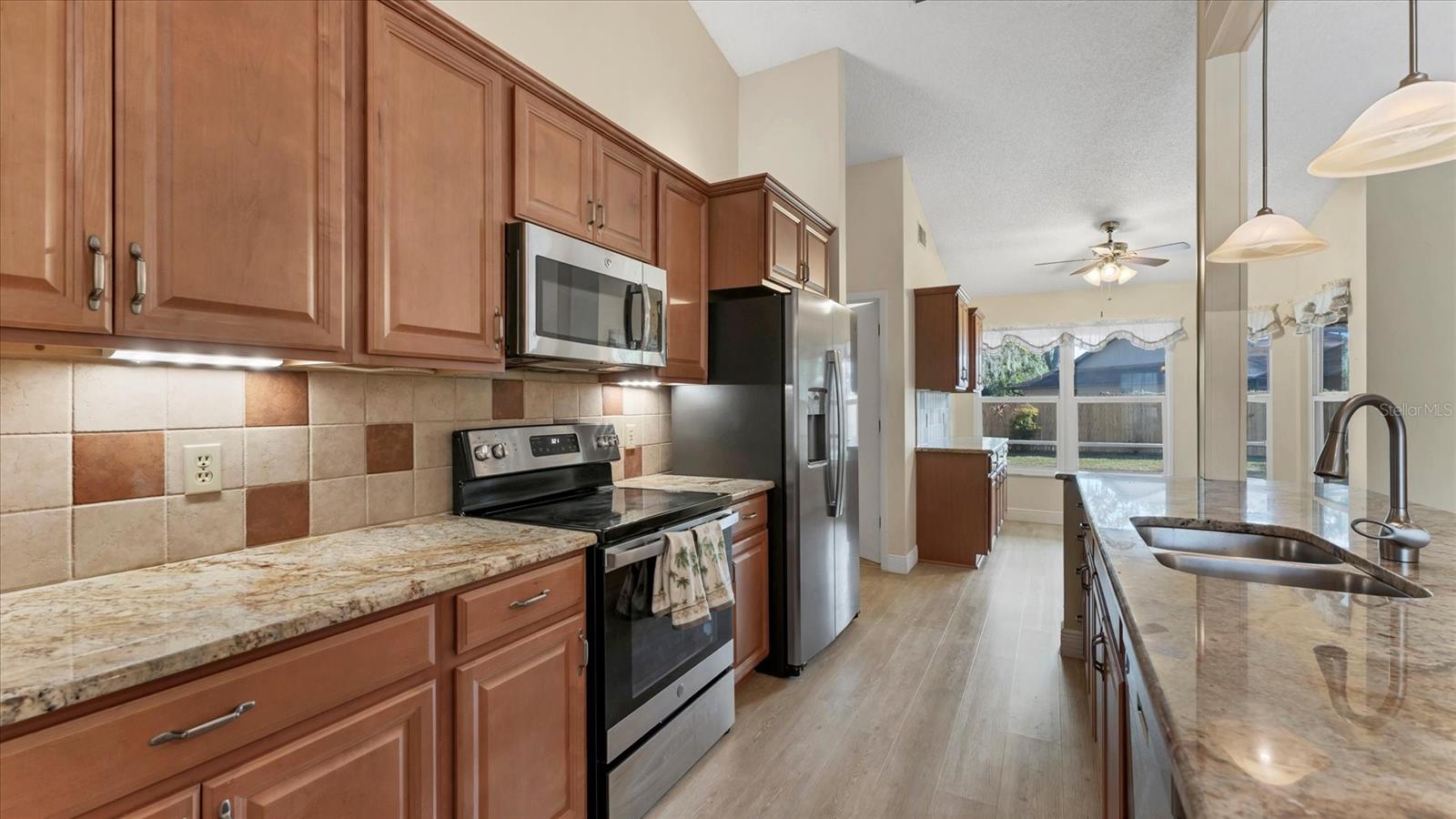 COUNTRY OAKS - Residential