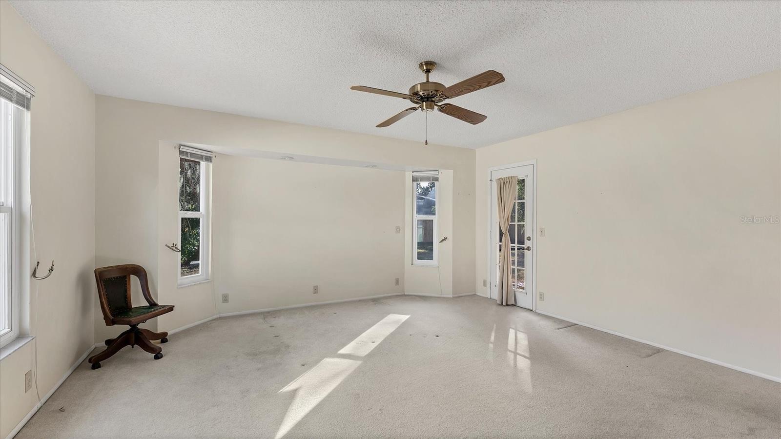 COUNTRY OAKS - Residential