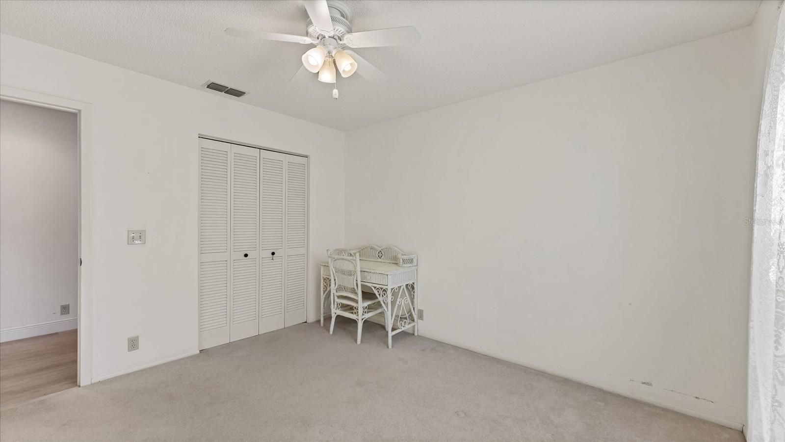 COUNTRY OAKS - Residential