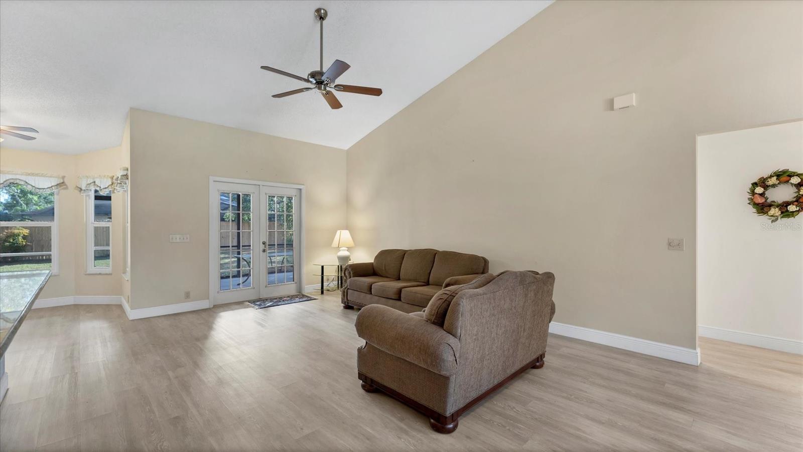 COUNTRY OAKS - Residential