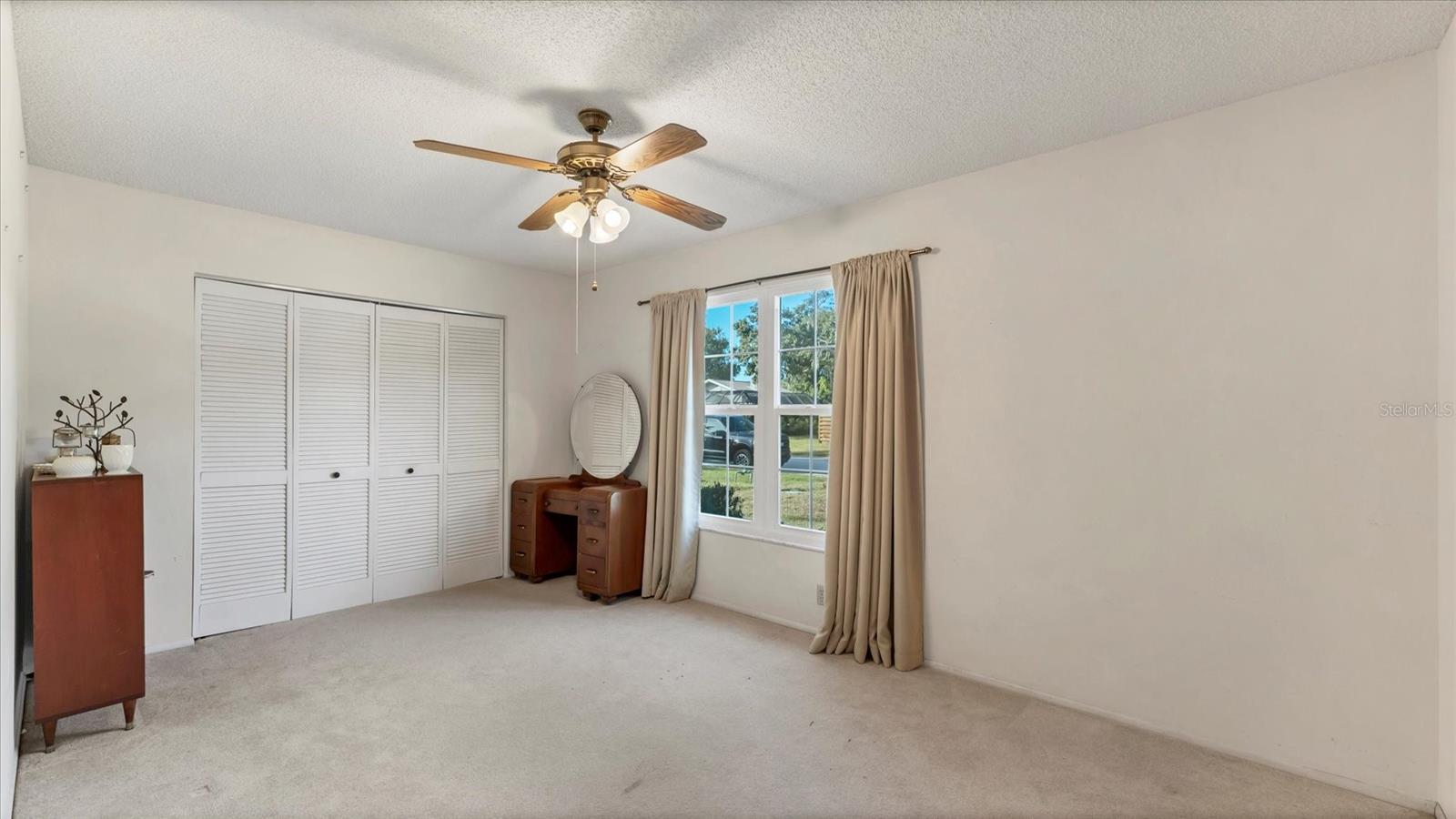 COUNTRY OAKS - Residential