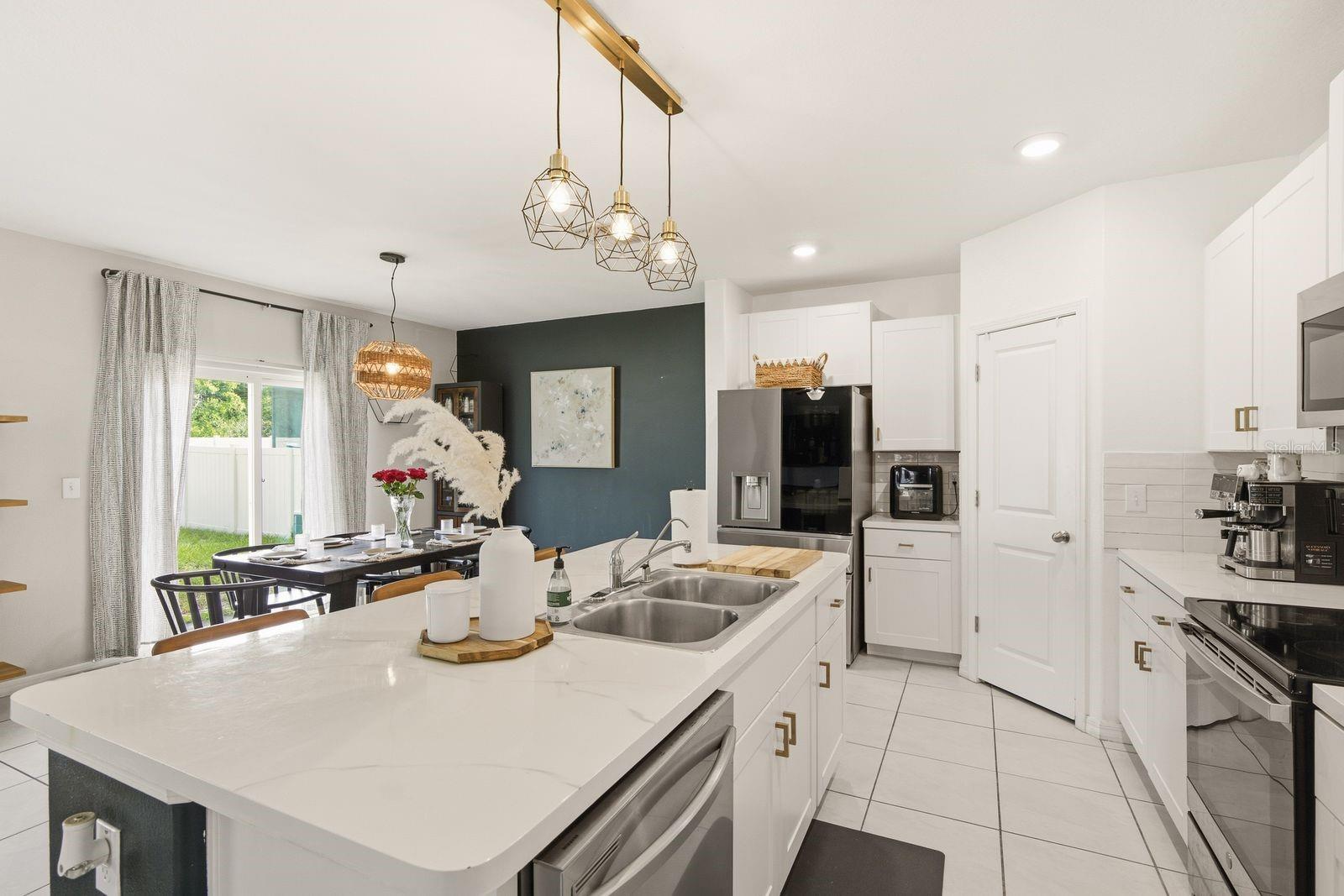 6139 APPLE SNAIL AVENUE