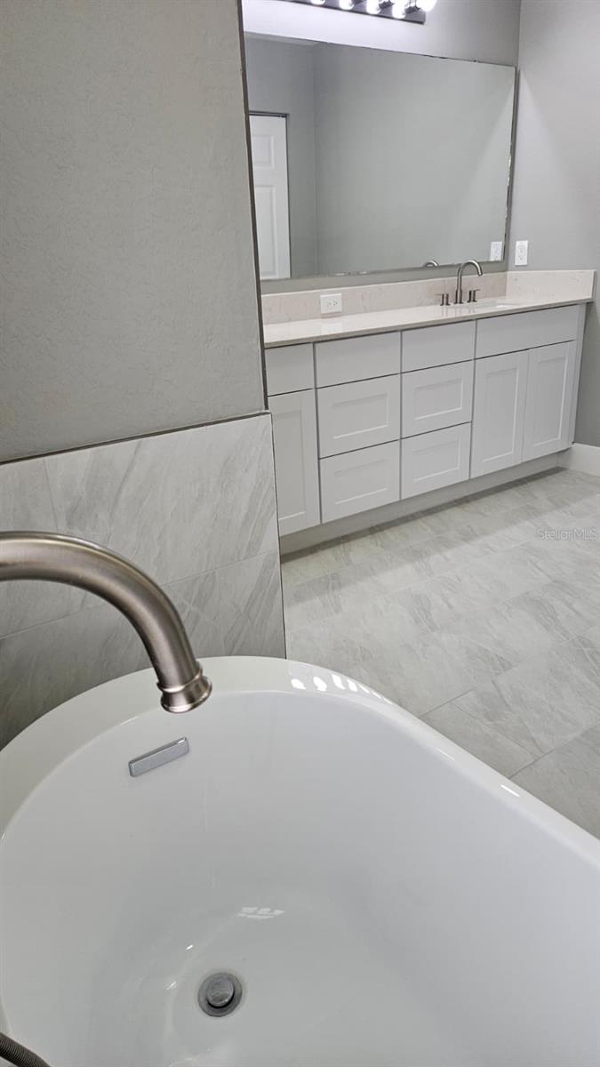 MILLENNIA PARK PH #1 - Residential Lease