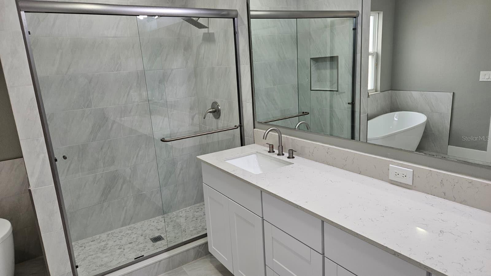 MILLENNIA PARK PH #1 - Residential Lease