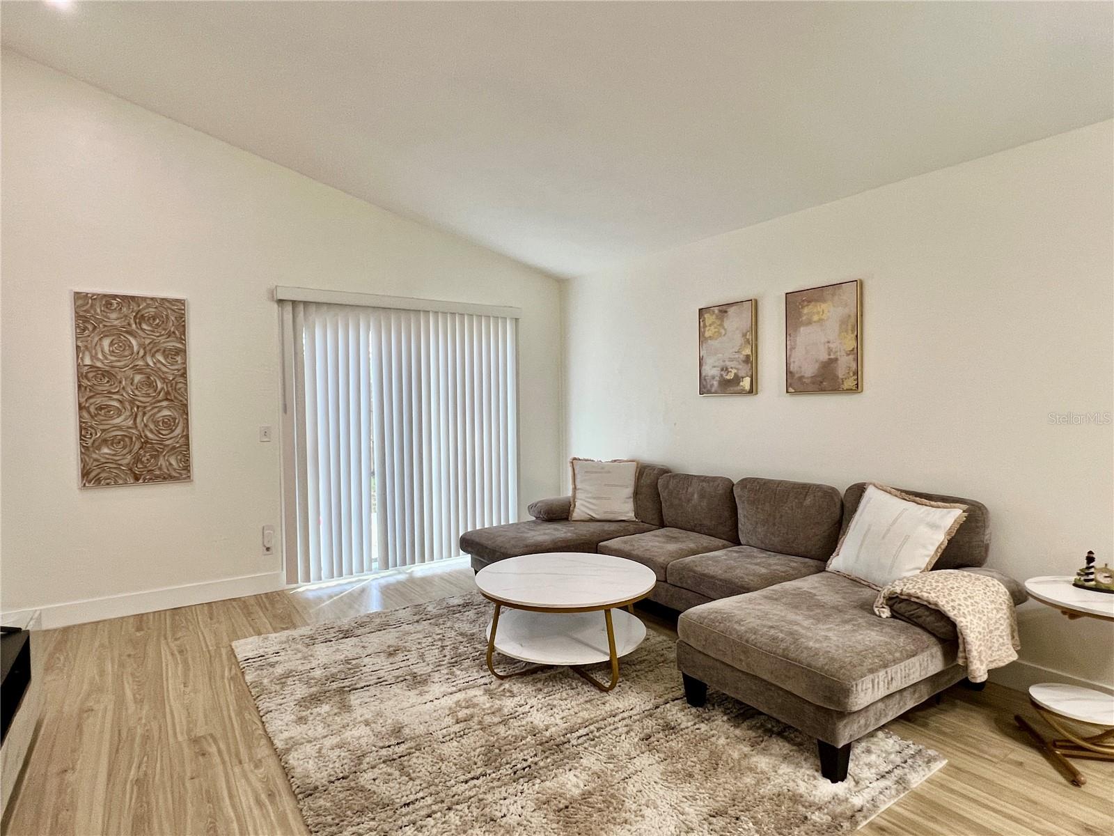 962 STONYBROOK CIRCLE