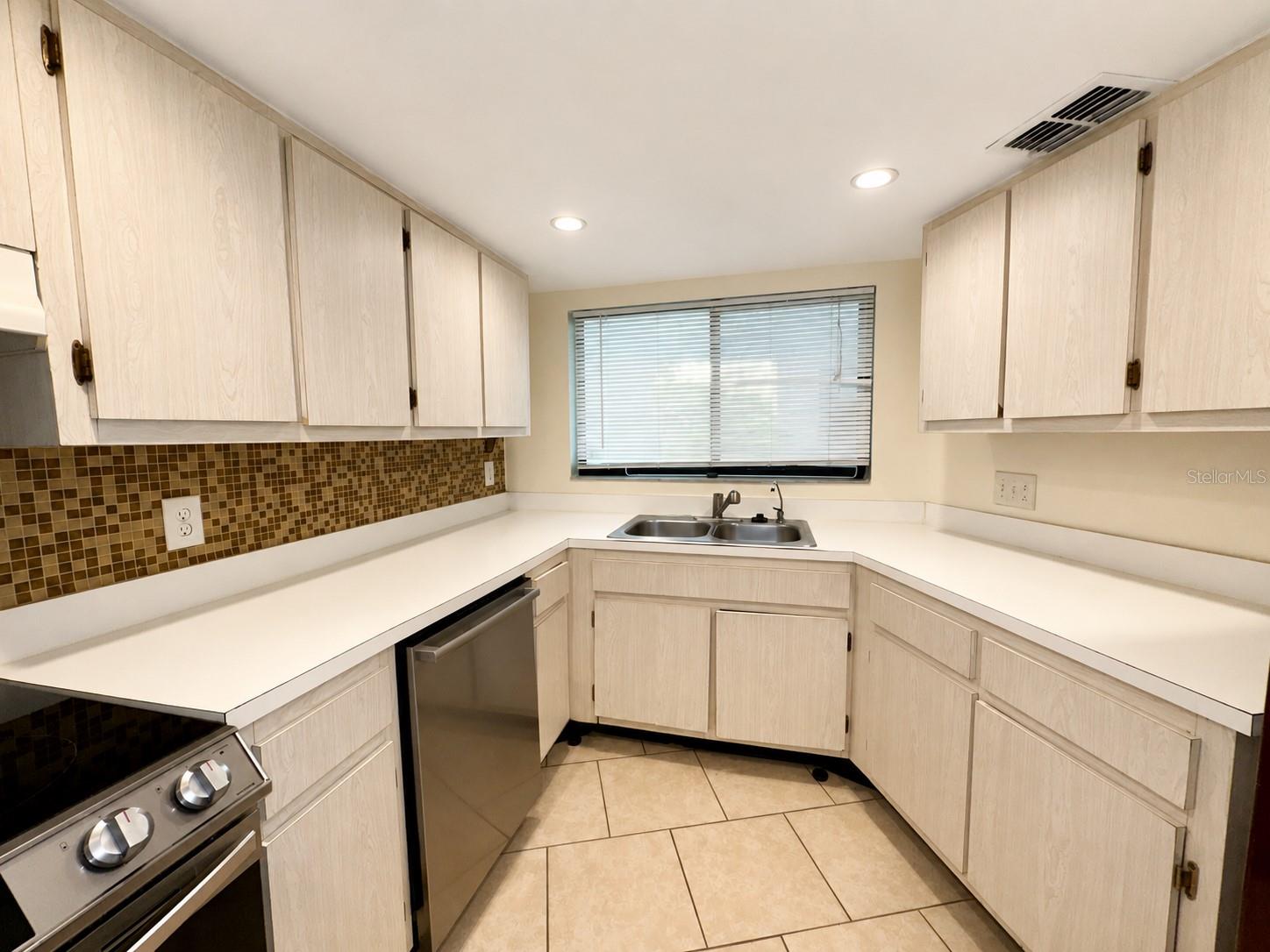 1068 LOTUS PARKWAY 815