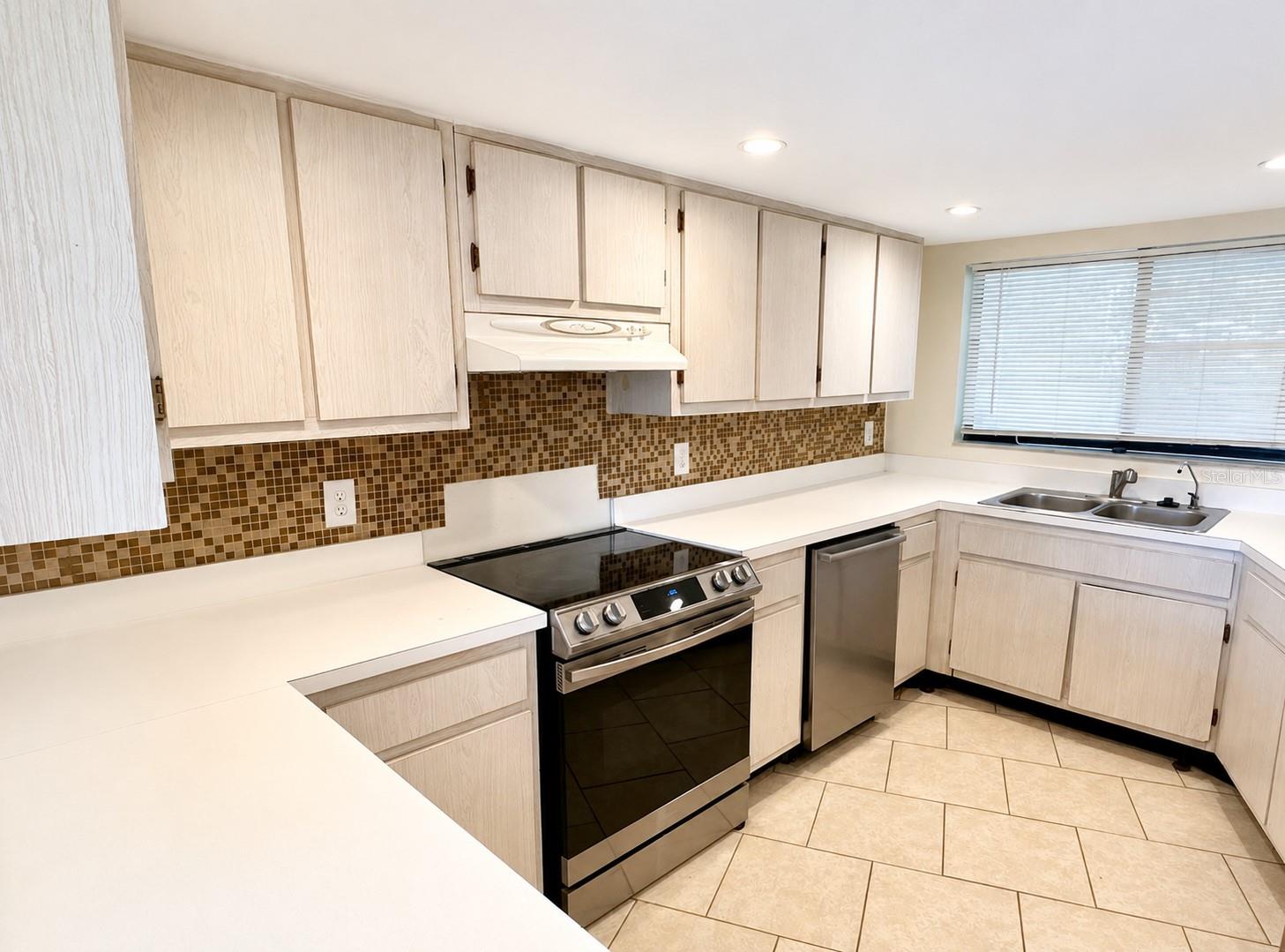 1068 LOTUS PARKWAY 815