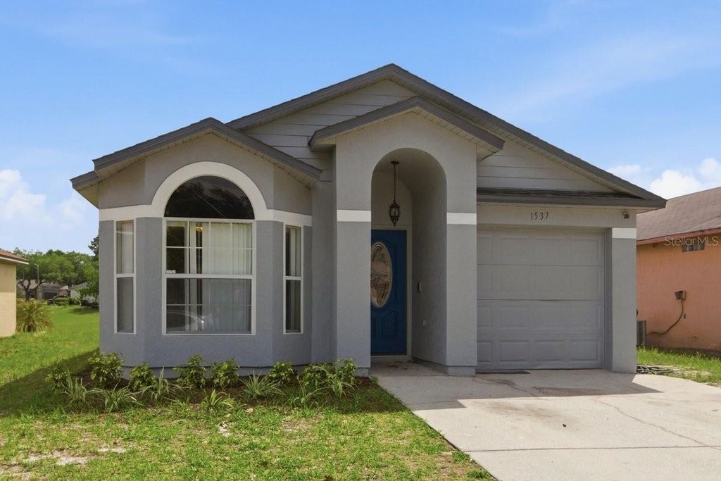 Photo of 1537 Ridge Pointe Drive, Orlando, FL 32808 (MLS # O6403717)