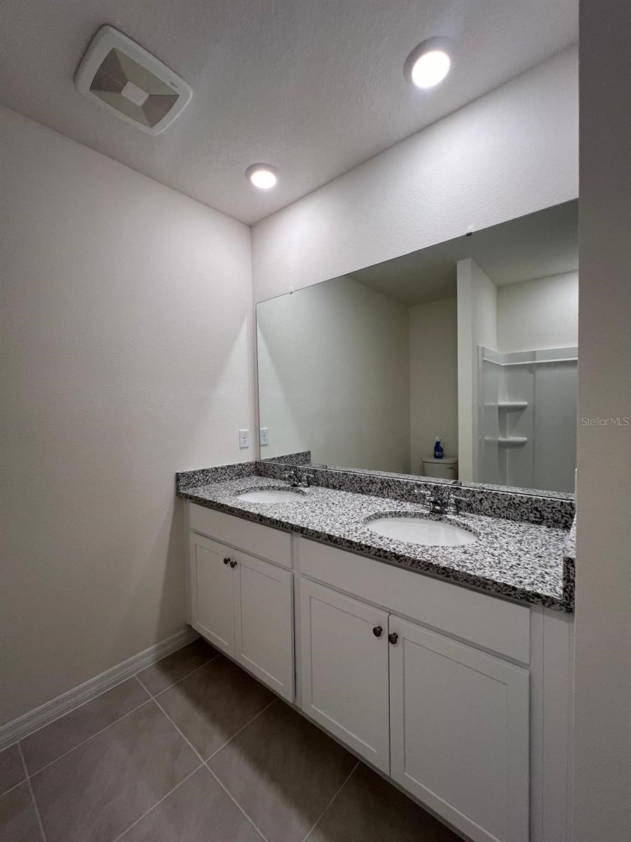 CASCADES - Residential Lease