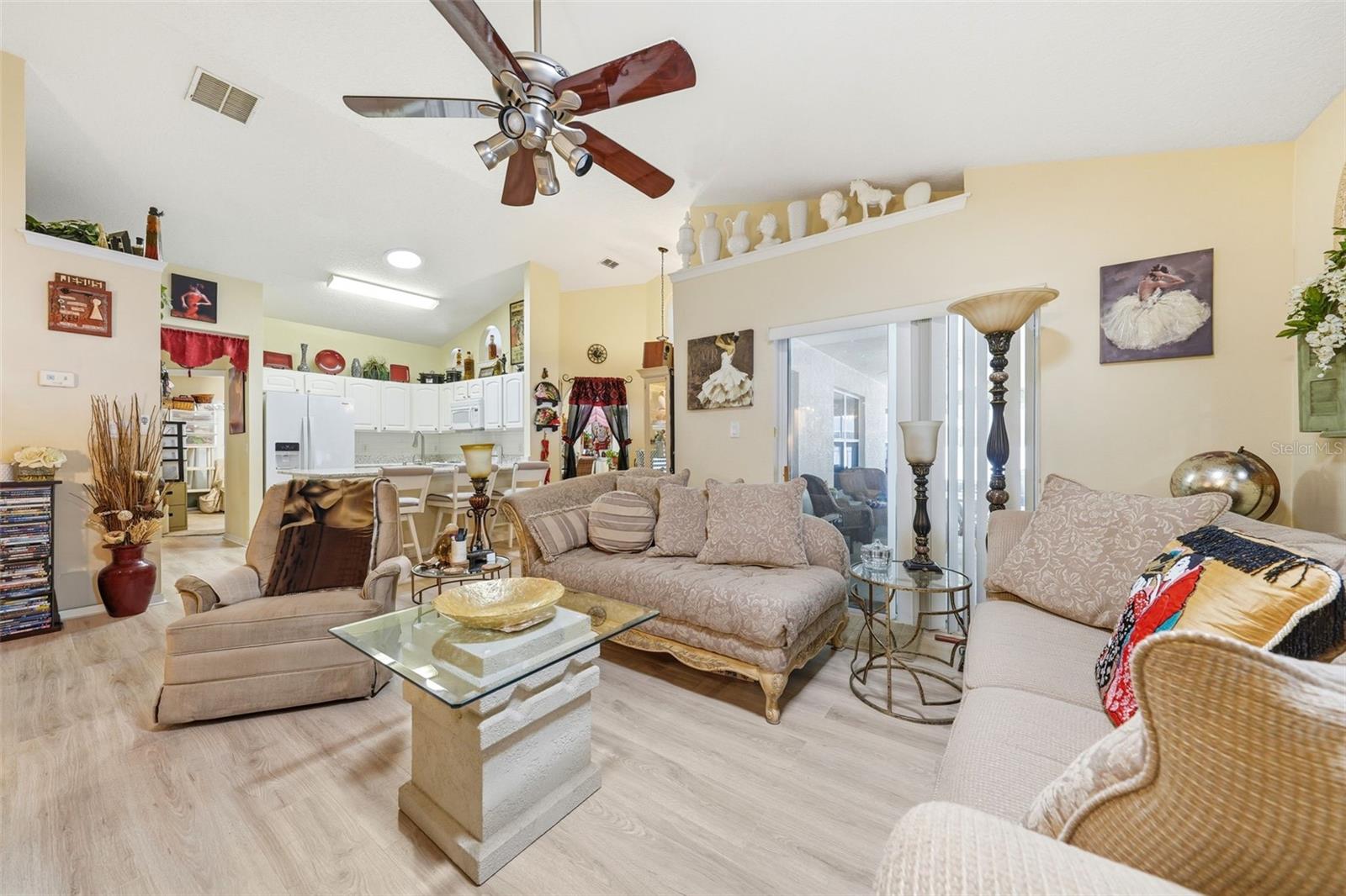 44 GABLES PH 03 - Residential