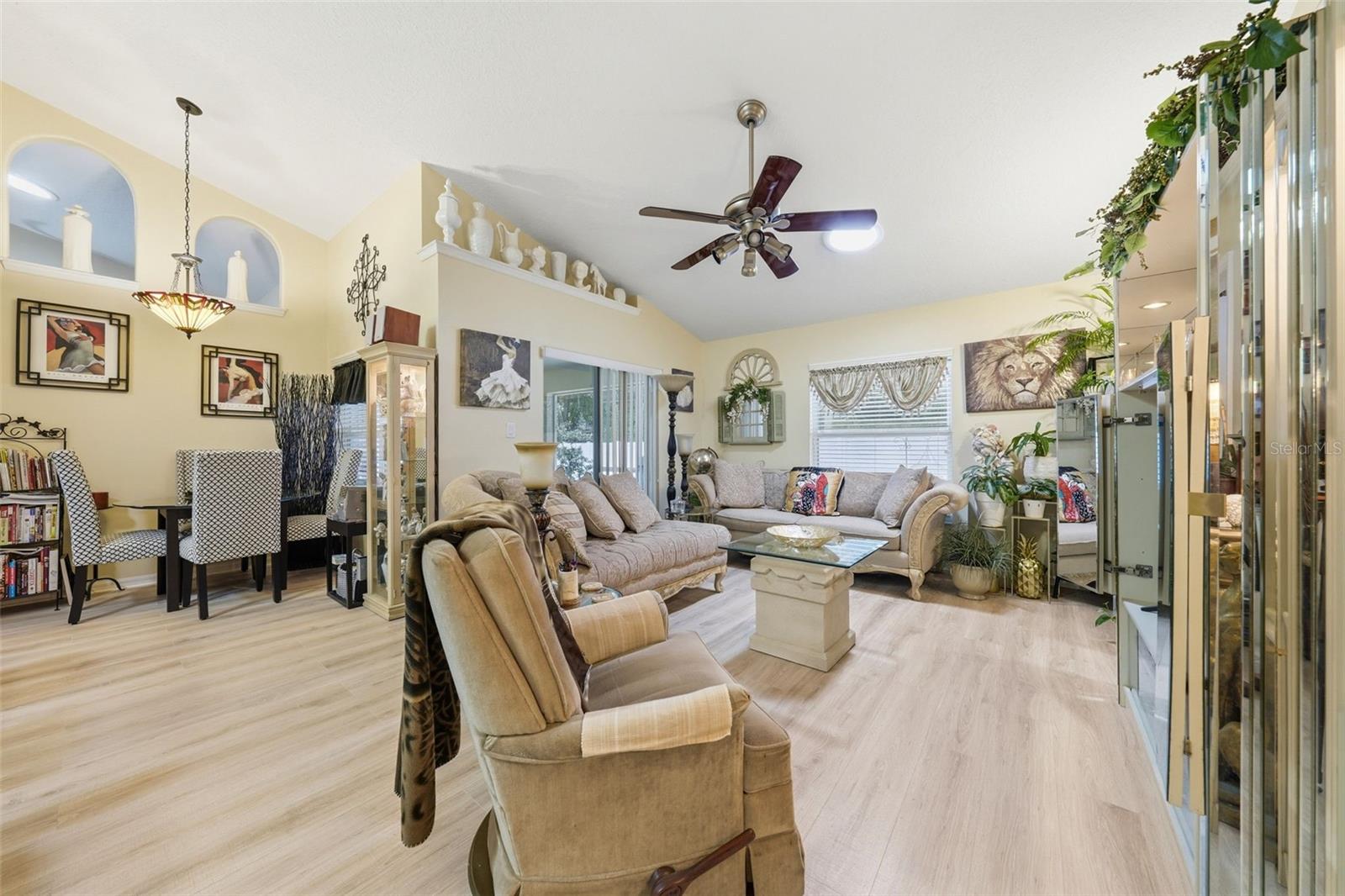 44 GABLES PH 03 - Residential