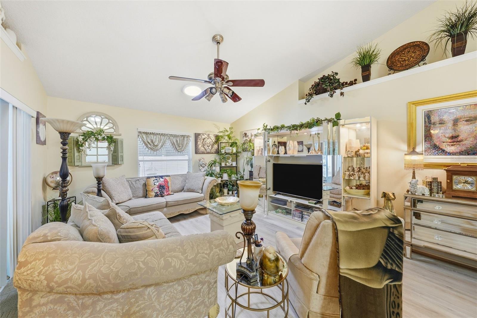 44 GABLES PH 03 - Residential