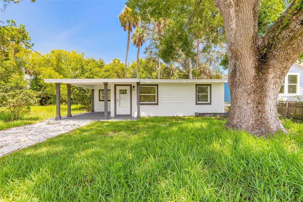 Photo of 619 Aberdeen Street, Daytona Beach, FL 32114 (MLS # V4944286)