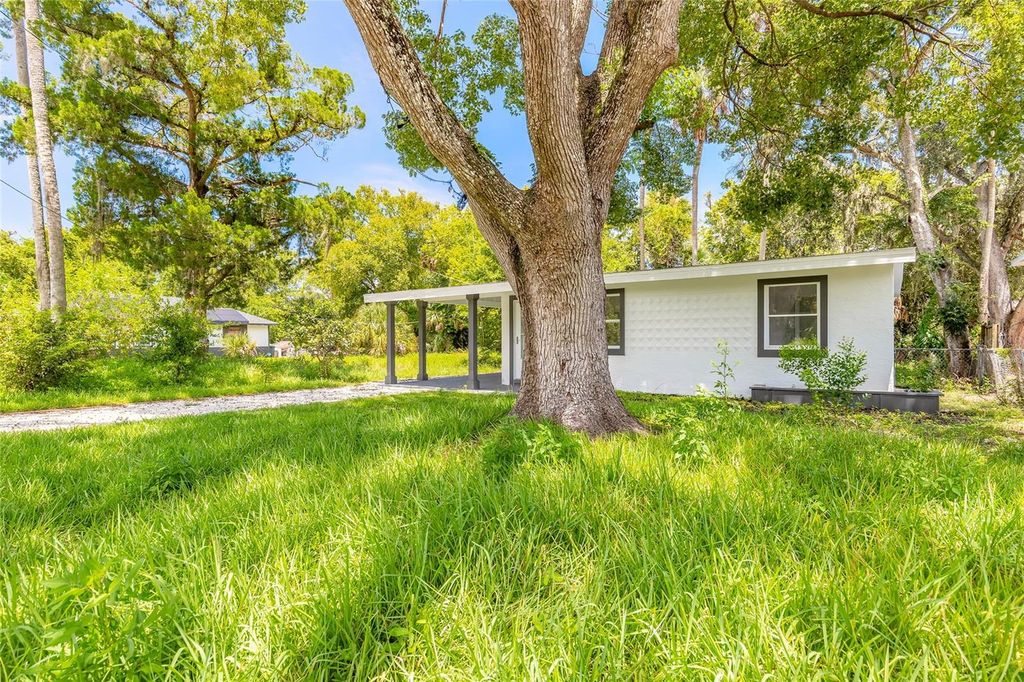 Photo of 619 Aberdeen Street, Daytona Beach, FL 32114 (MLS # V4944286)