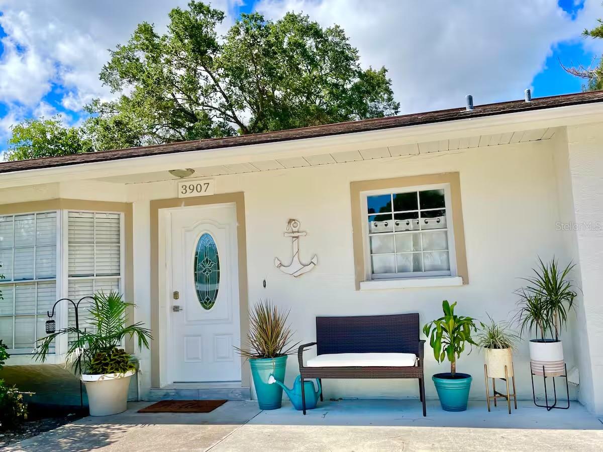 Completely Renovated • Prime West Bradenton Location
This move-in-ready 3-bedroom, 2-bath beauty has been fully updated from top to bottom! The kitchen features sleek granite countertops, and the open layout flows seamlessly over tile floors throughout. The spa-inspired primary bath offers pure relaxation with a rainfall showerhead and body jets.
Whether you’re searching for a full-time residence, a vacation retreat, or a proven investment property, this home delivers. Seller already has a successful Airbnb. Enjoy a brand-new roof (2025) and the option to purchase fully furnished for a truly turnkey experience.
Located just steps from Bradenton Country Club, 5 minutes from downtown, and 10 minutes from the Gulf beaches. Plus, you’re perfectly positioned near Sarasota, St. Pete, and all the best the Suncoast has to offer.
Schedule your private showing today and experience the perfect blend of style, comfort, and convenience!