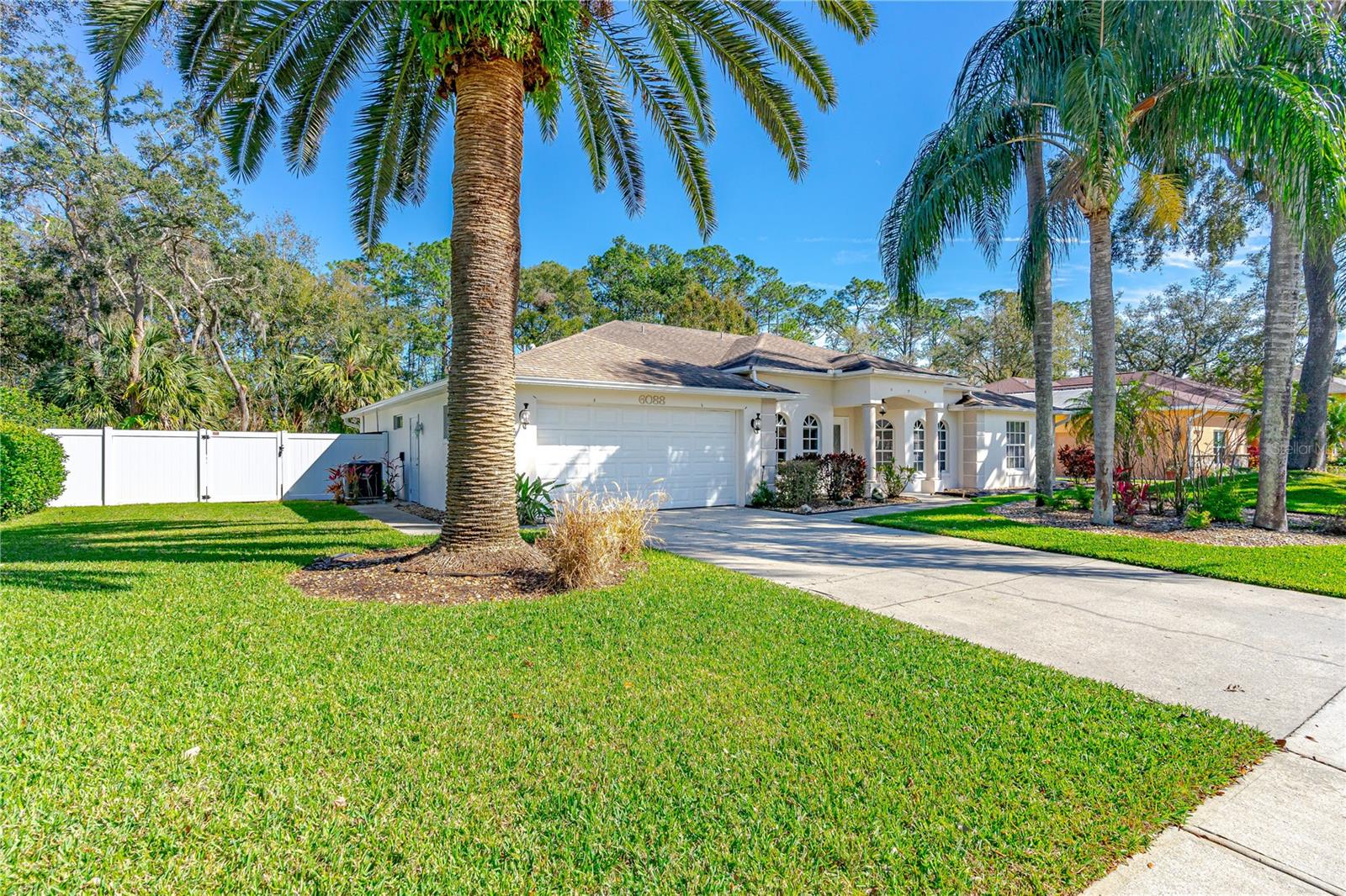 6088 SABAL HAMMOCK CIRCLE