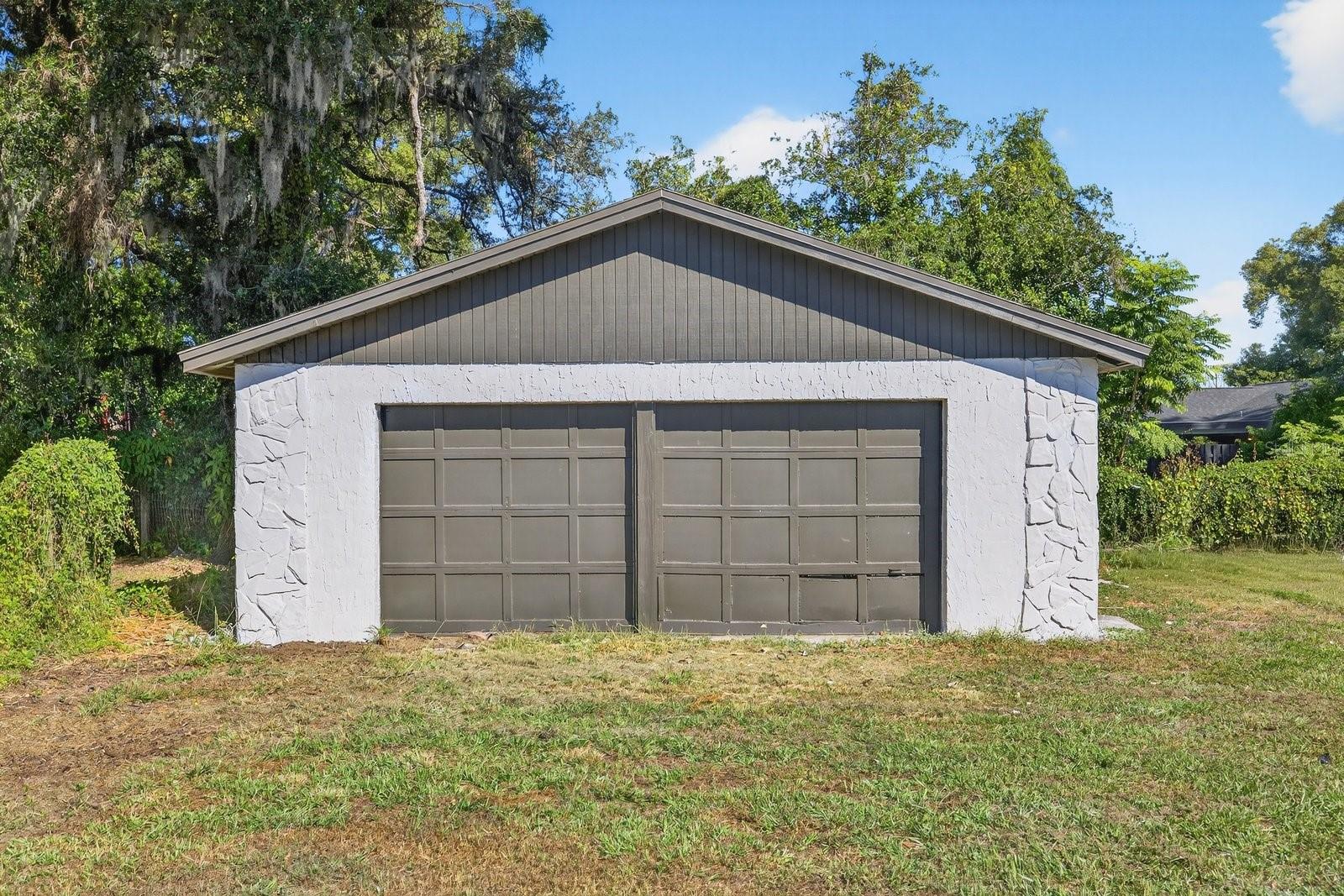 BELL SHOALS GARDENS - Residential