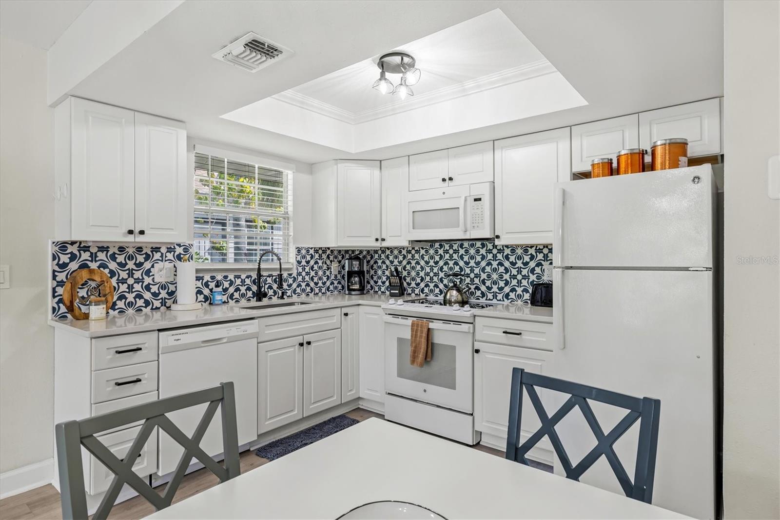 EDGEMERE - Residential Income