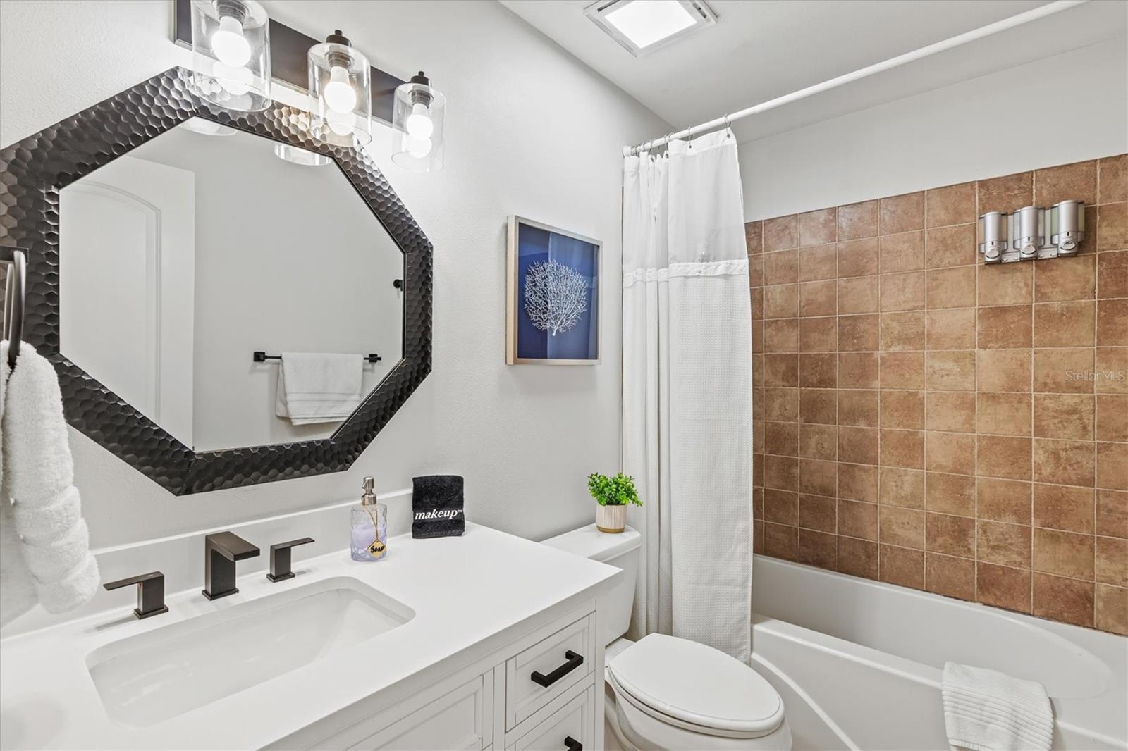 EDGEMERE - Residential Income