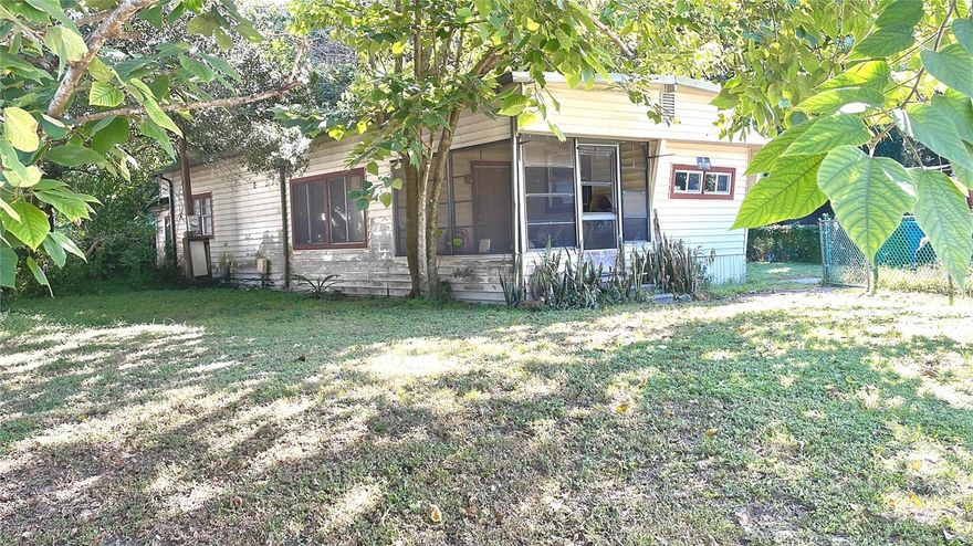 Manufactured home located in Seffner. This property offers a functional layout with comfortable living space and a spacious yard. Conveniently located near major highways, shopping, dining, and schools, providing easy access to Tampa and surrounding areas. Great opportunity for a primary residence or investment property.