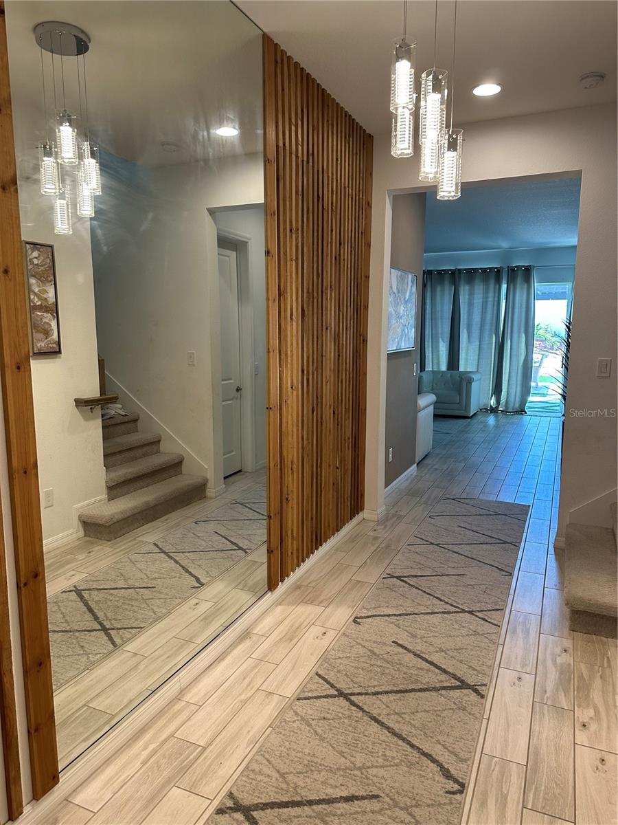 2403 BISCOTTO CIRCLE