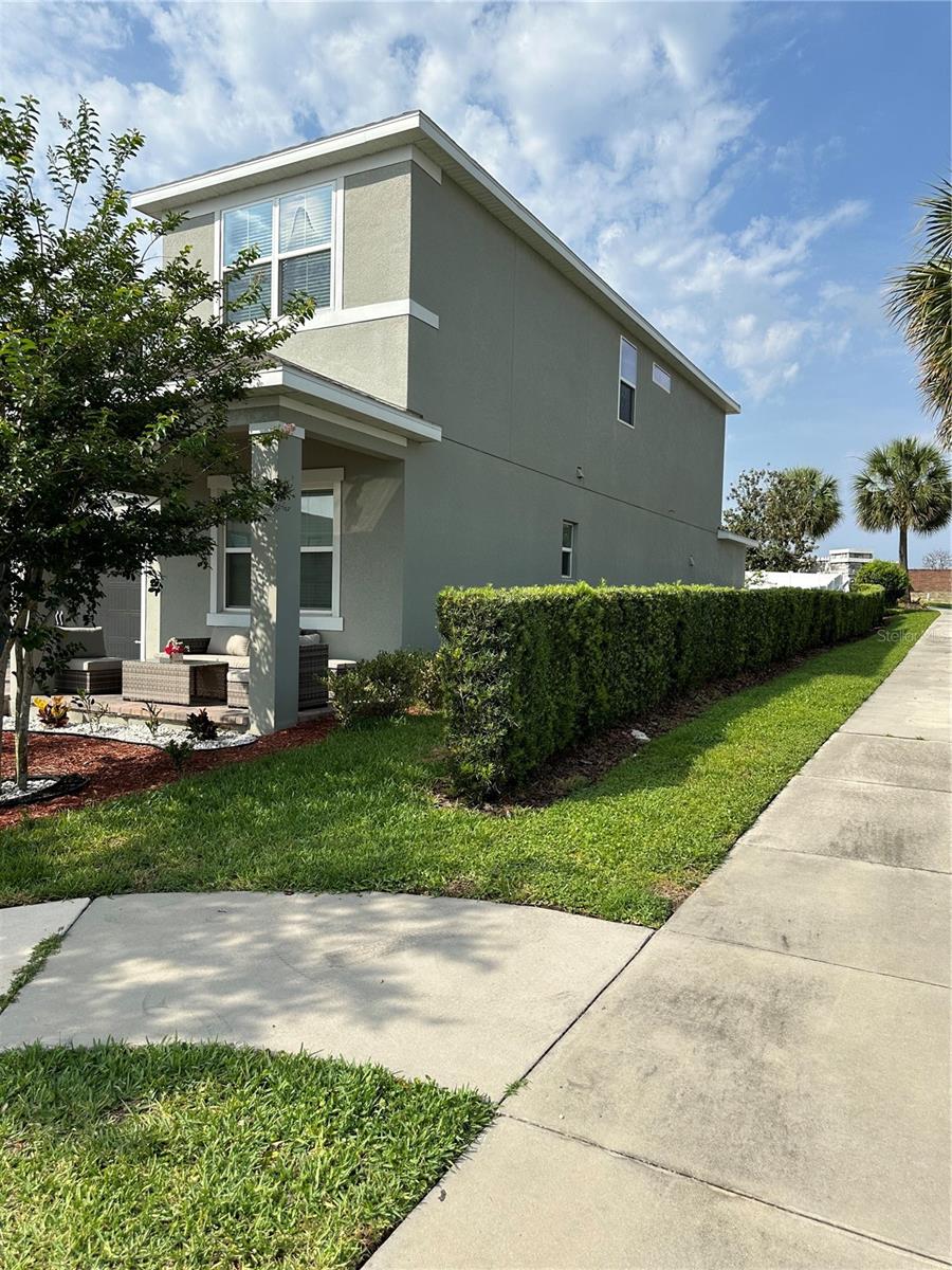 2403 BISCOTTO CIRCLE