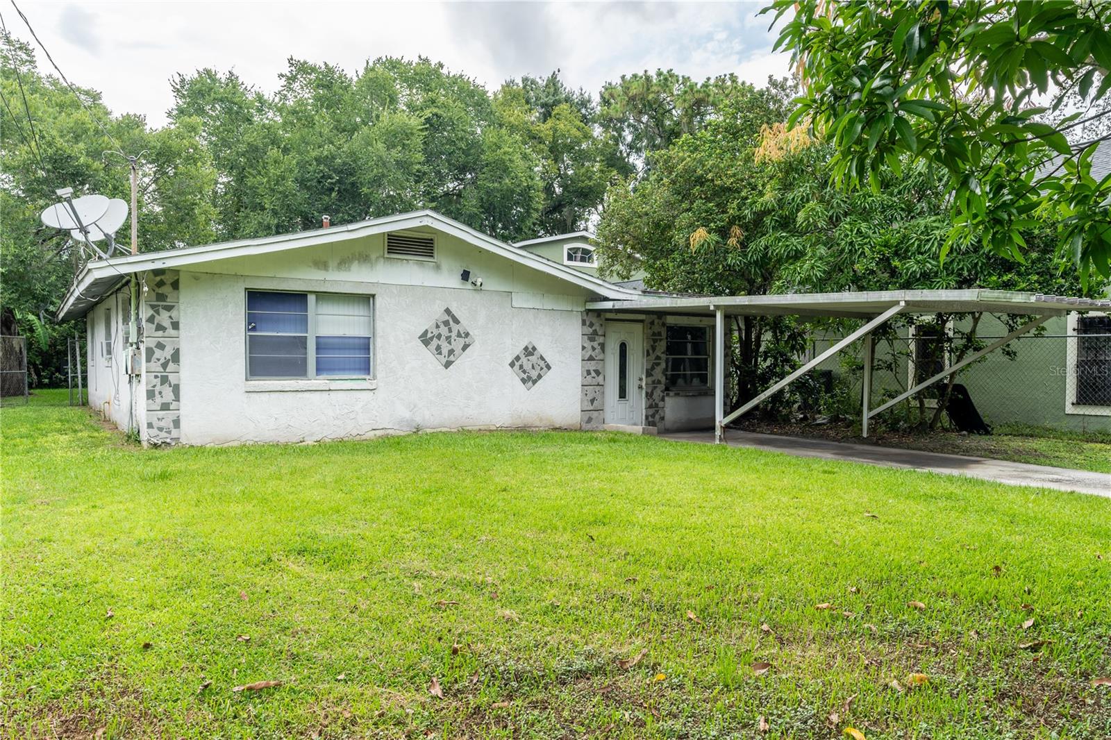 Charming 3-bedroom, 1-bath rental in the heart of Auburndale! This well-maintained home features a newly renovated kitchen, offering modern finishes and functional space for cooking and entertaining. Enjoy peace of mind with a roof that’s less than 7 years old and a spacious yard, perfect for outdoor activities or relaxing evenings.
This home is available furnished or vacant—making it ideal for a variety of rental needs. Located close to schools, shopping, and major roadways. Schedule your showing today!