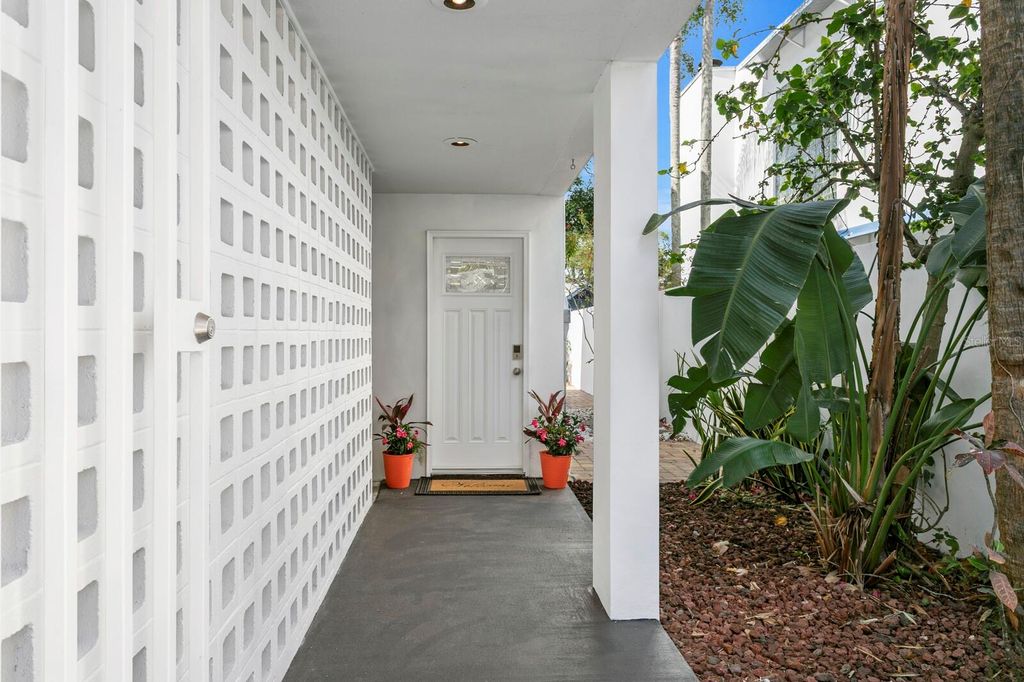 Photo of 3119 W Barcelona Street #A, Tampa, FL 33629 (MLS # TB8502018)