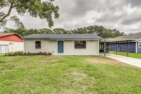 Photo of 2405 Delrose Drive E, Lakeland, FL 33805 (MLS # L4956981)